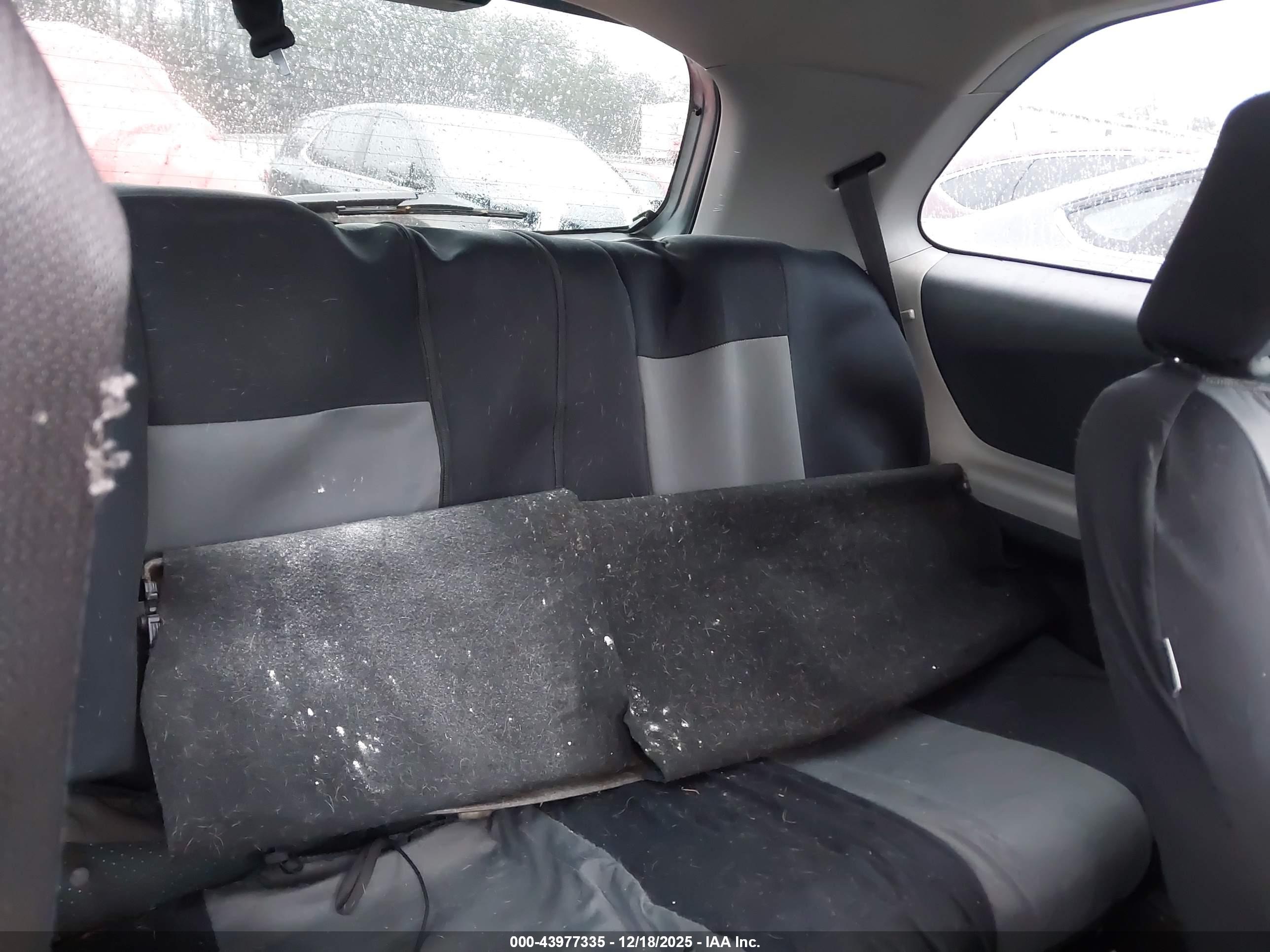 TOYOTA YARIS image 8