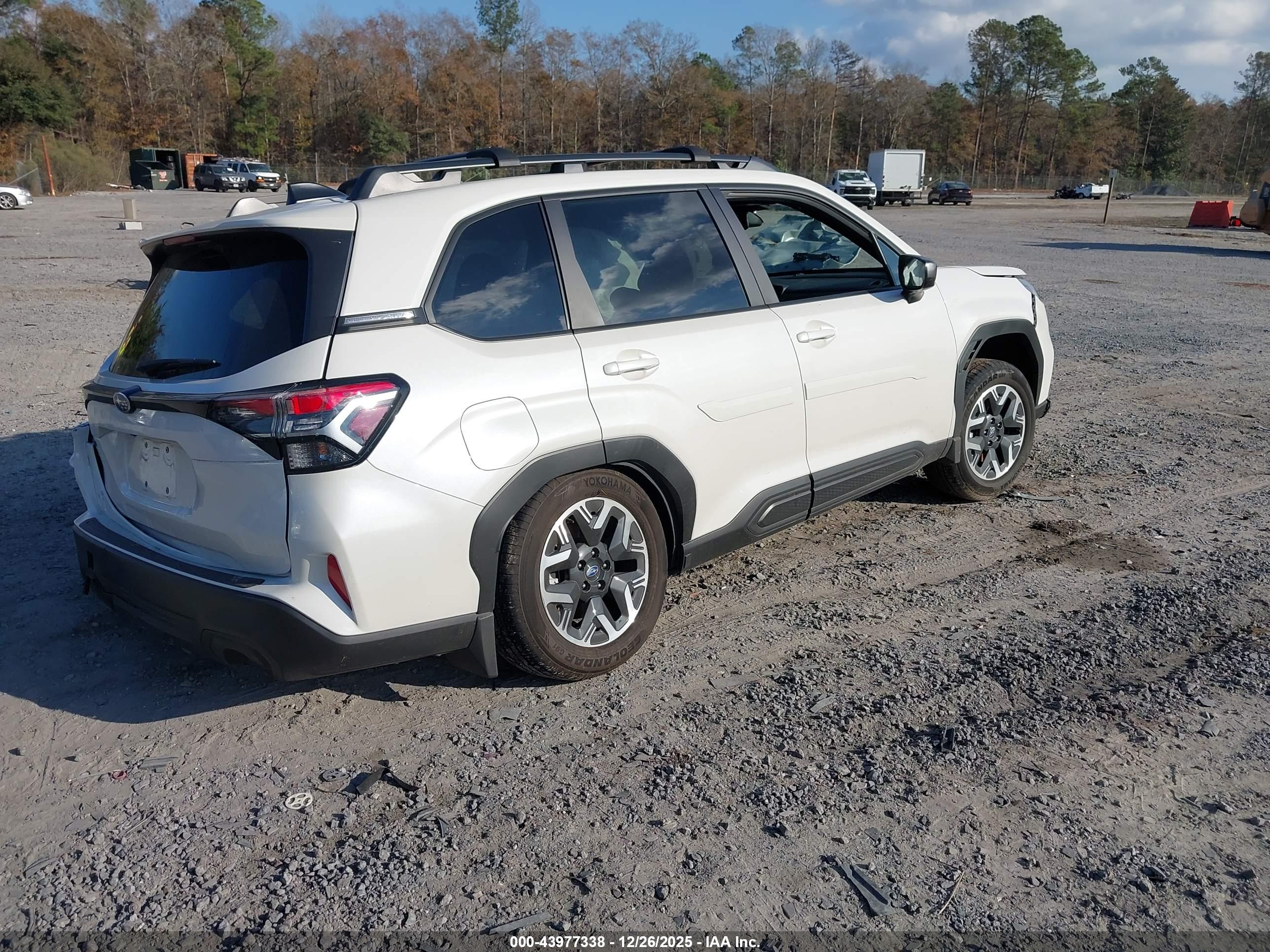 SUBARU FORESTER image 4