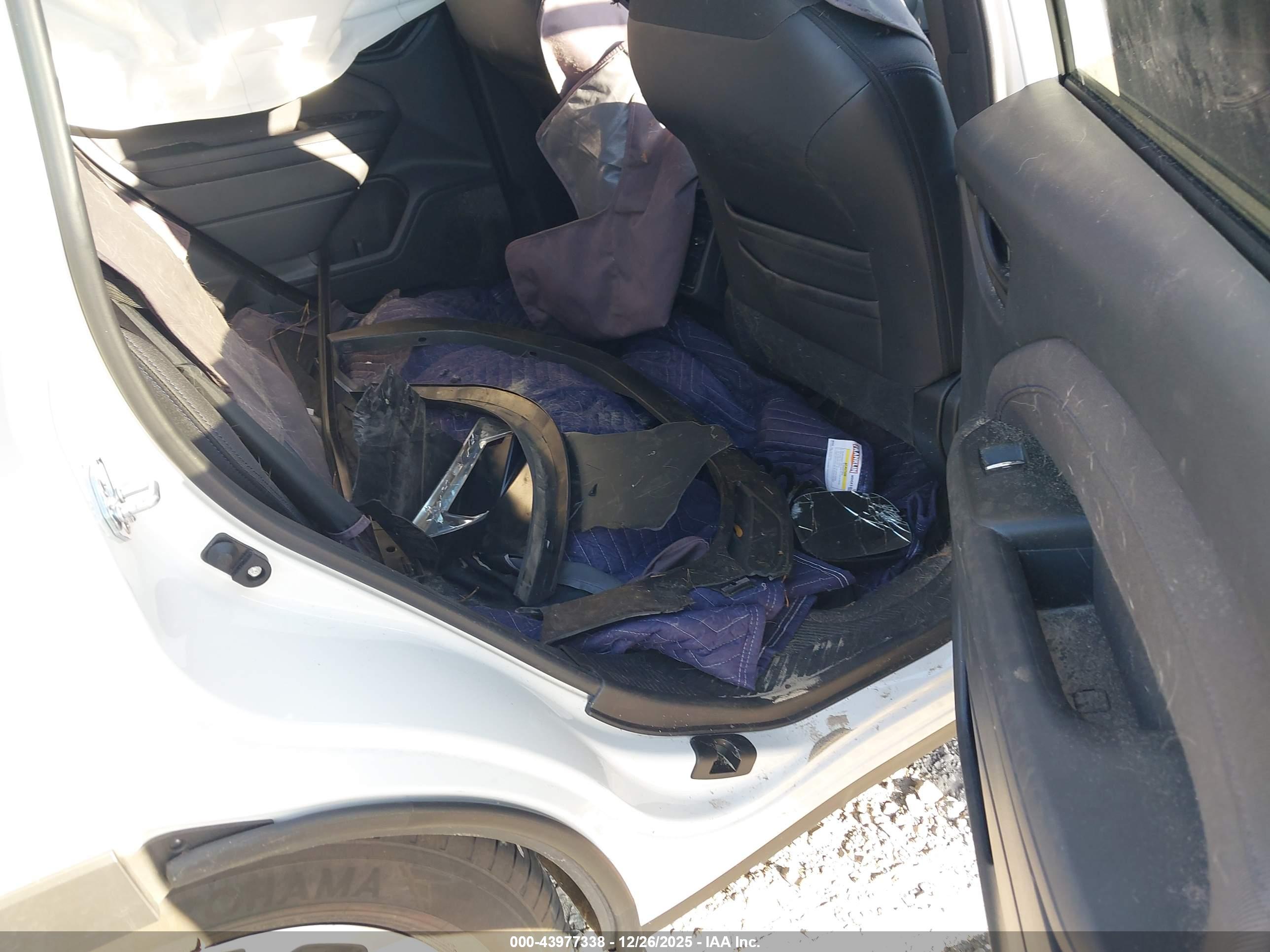 SUBARU FORESTER image 8