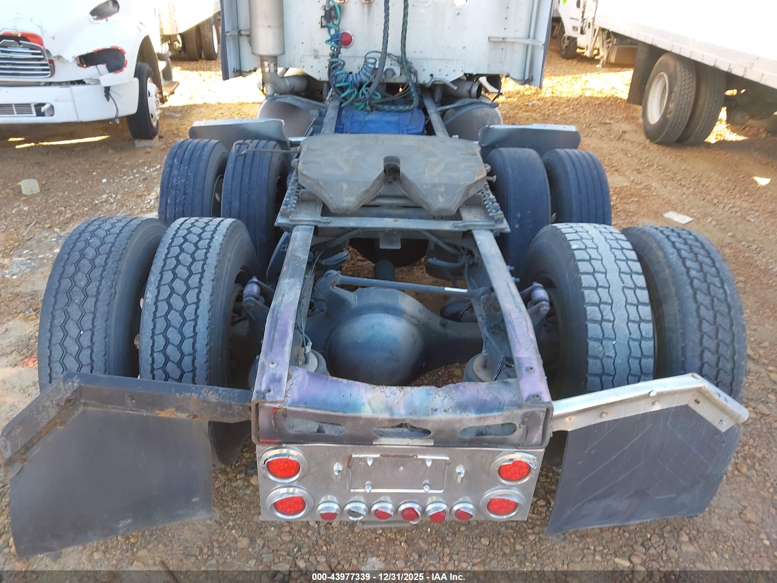 FREIGHTLINER CONVENTIONAL image 8