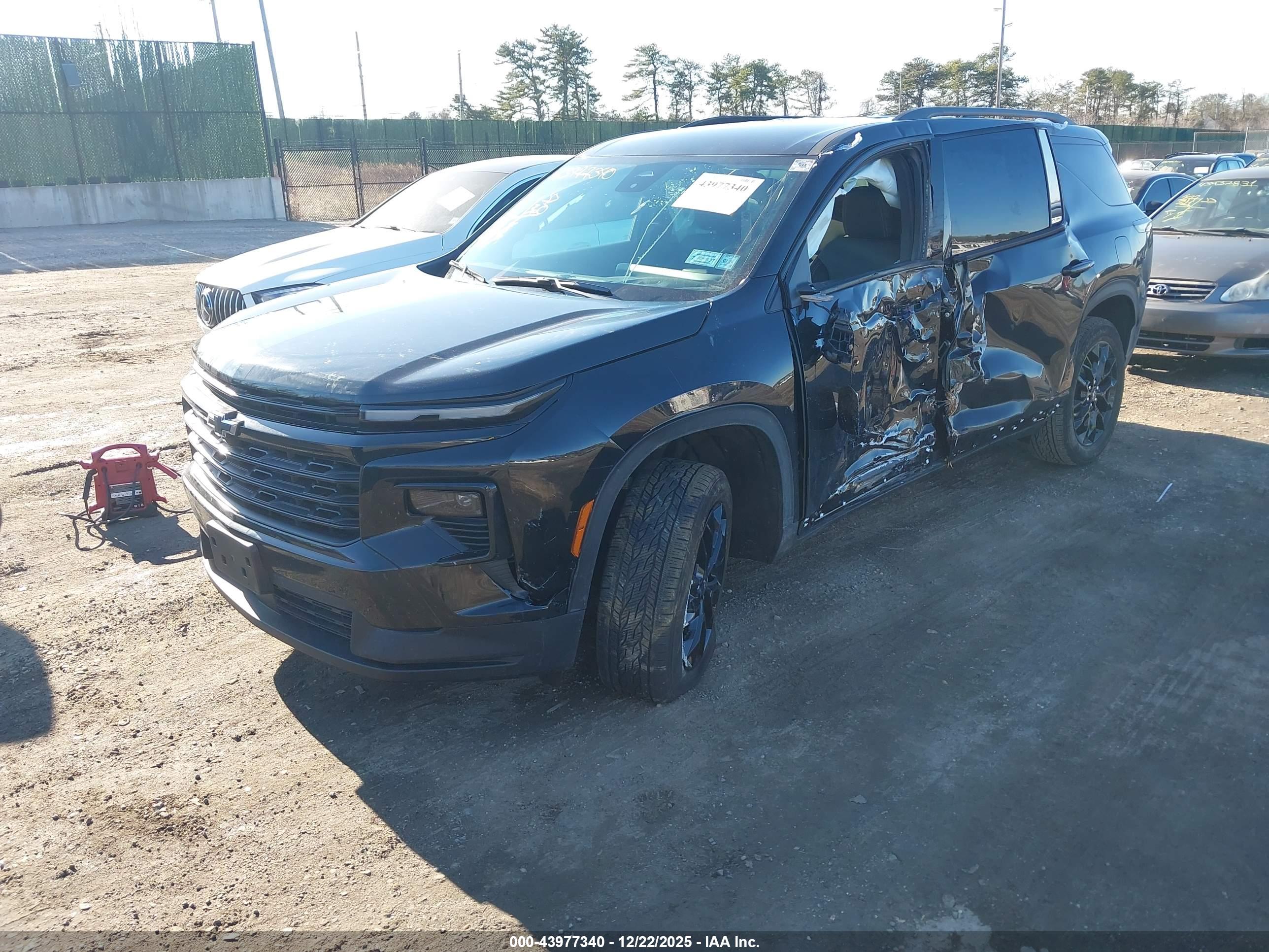 CHEVROLET TRAVERSE image 2