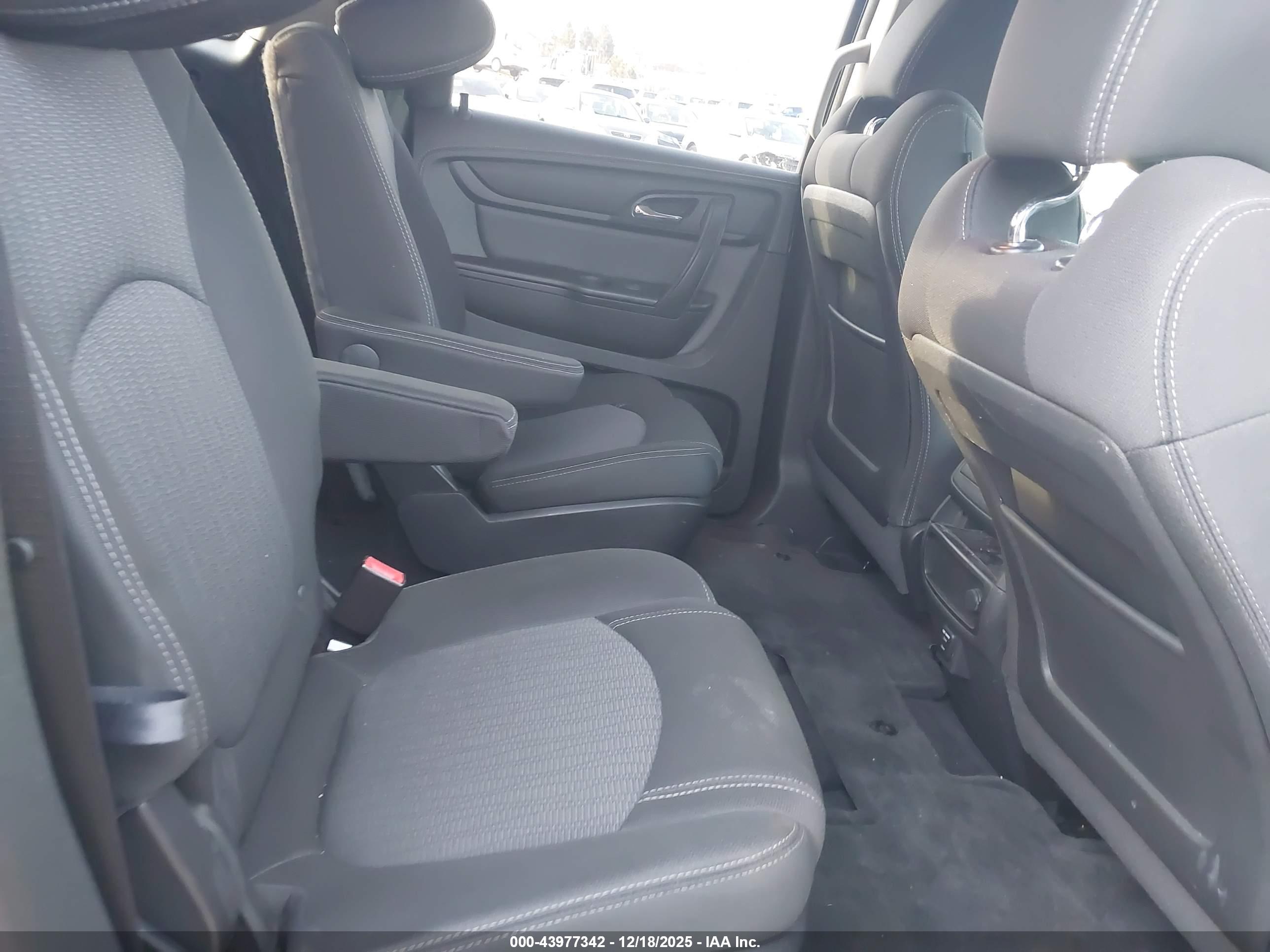 CHEVROLET TRAVERSE image 8