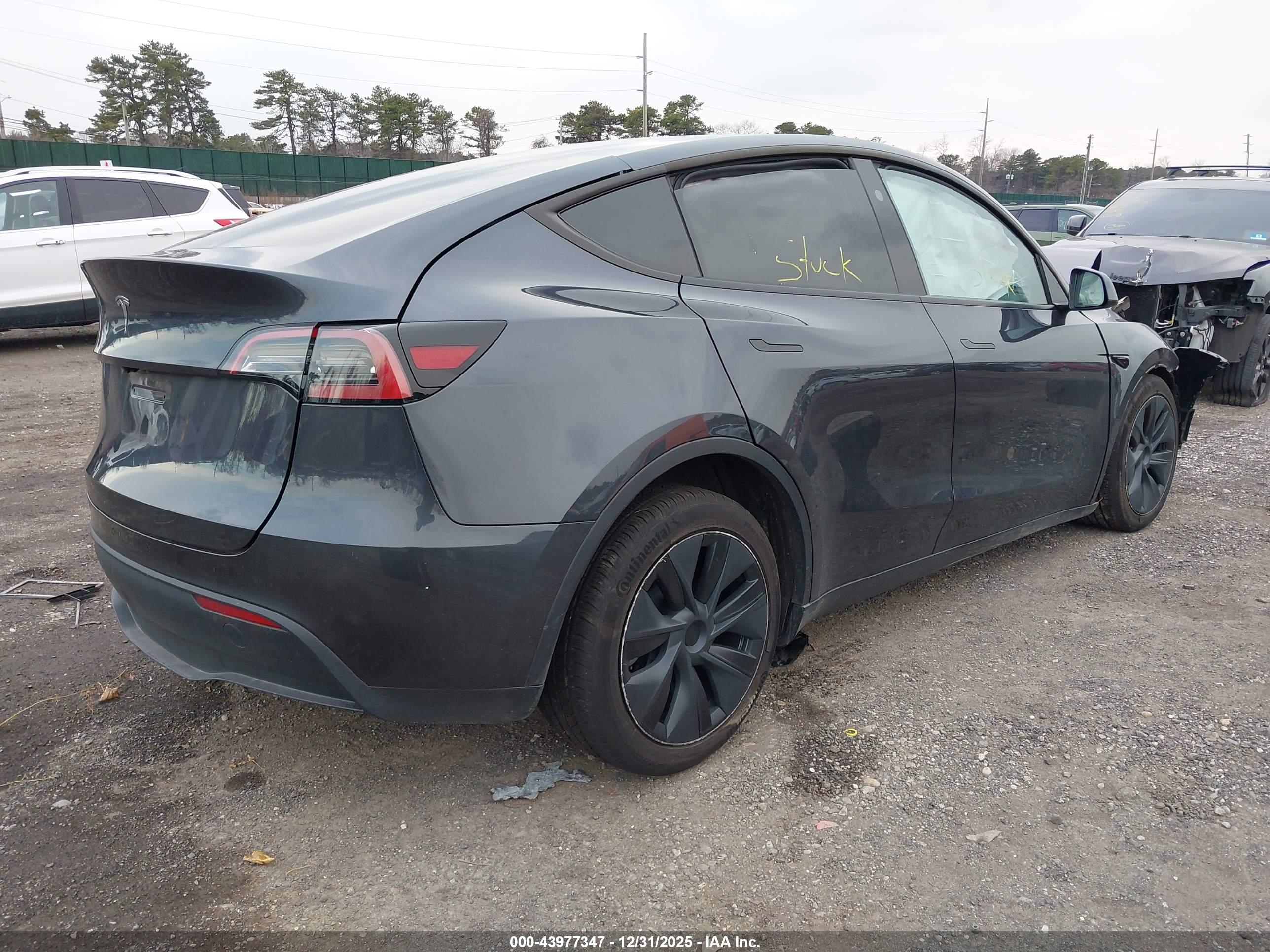 TESLA MODEL image 4