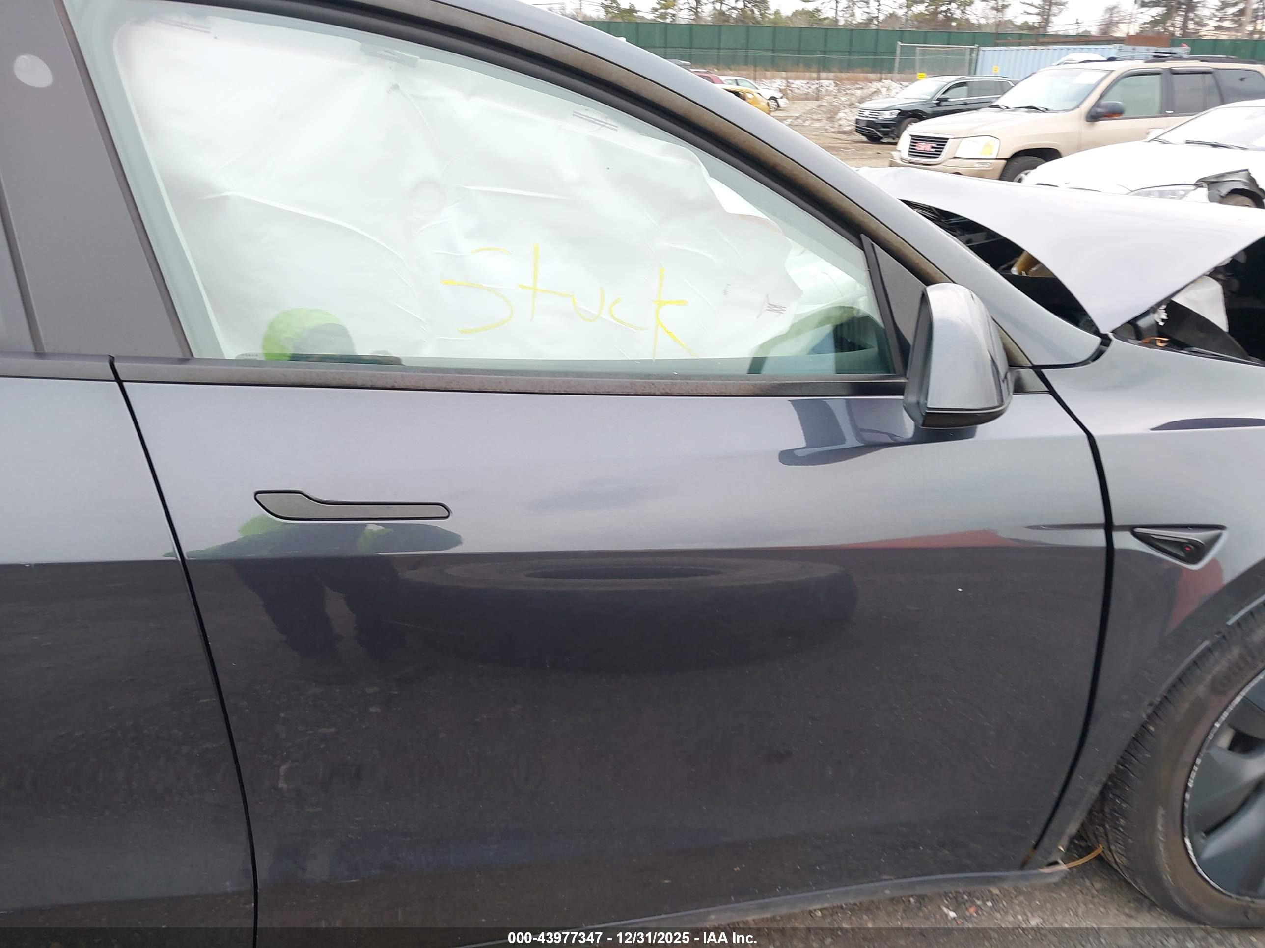 TESLA MODEL image 5