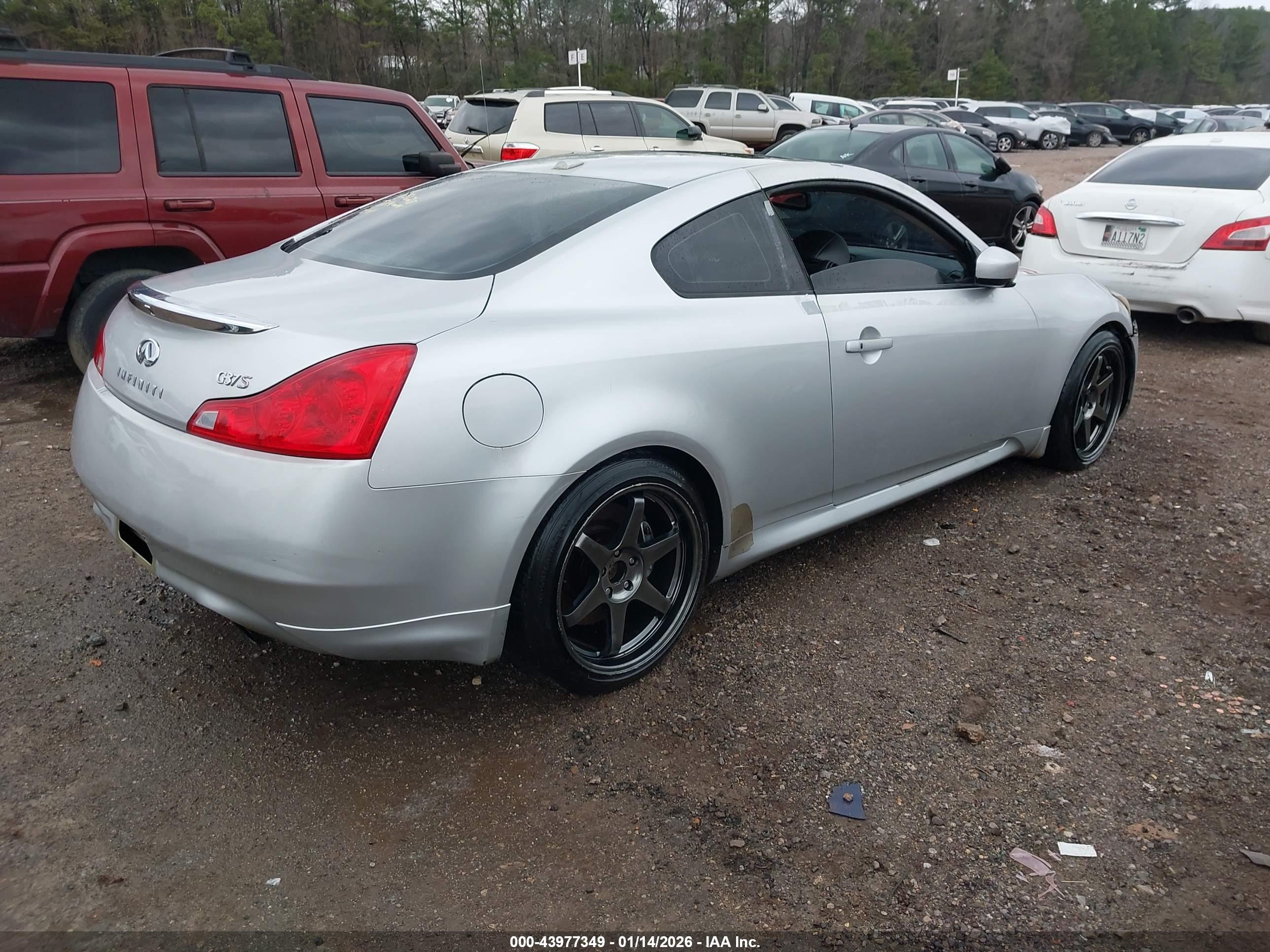 INFINITI G37 image 4