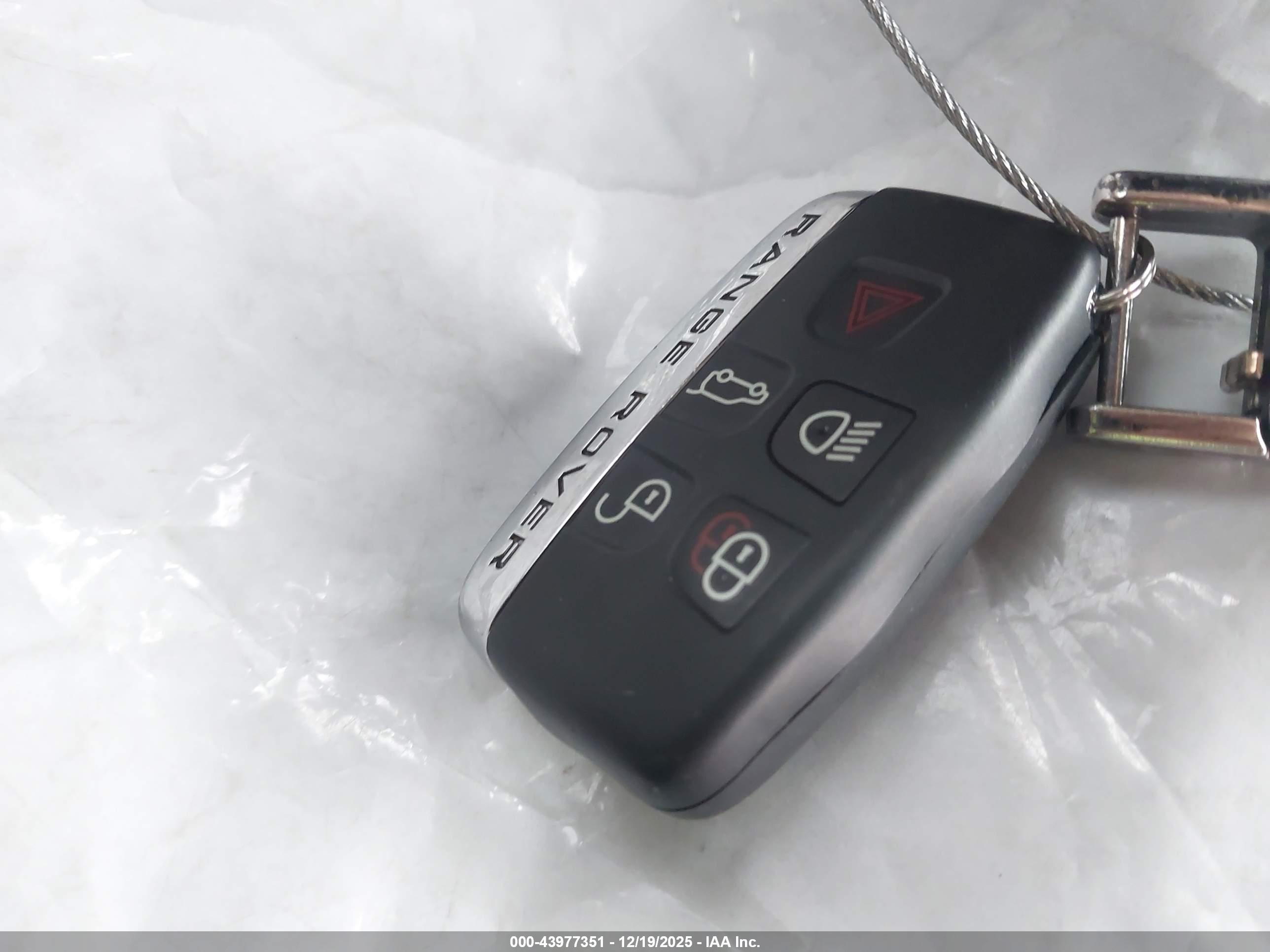 LAND ROVER image 11
