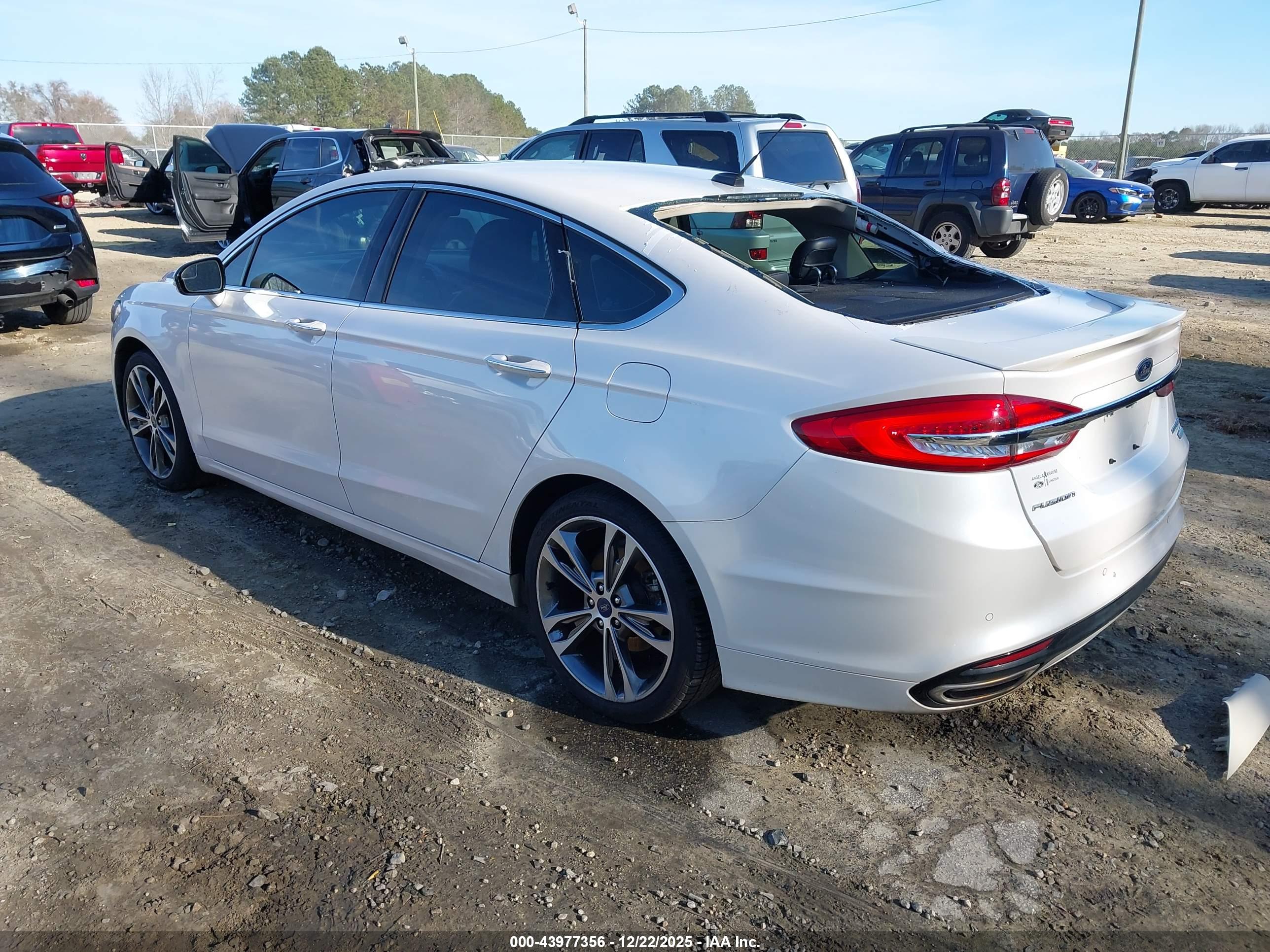 FORD FUSION image 3