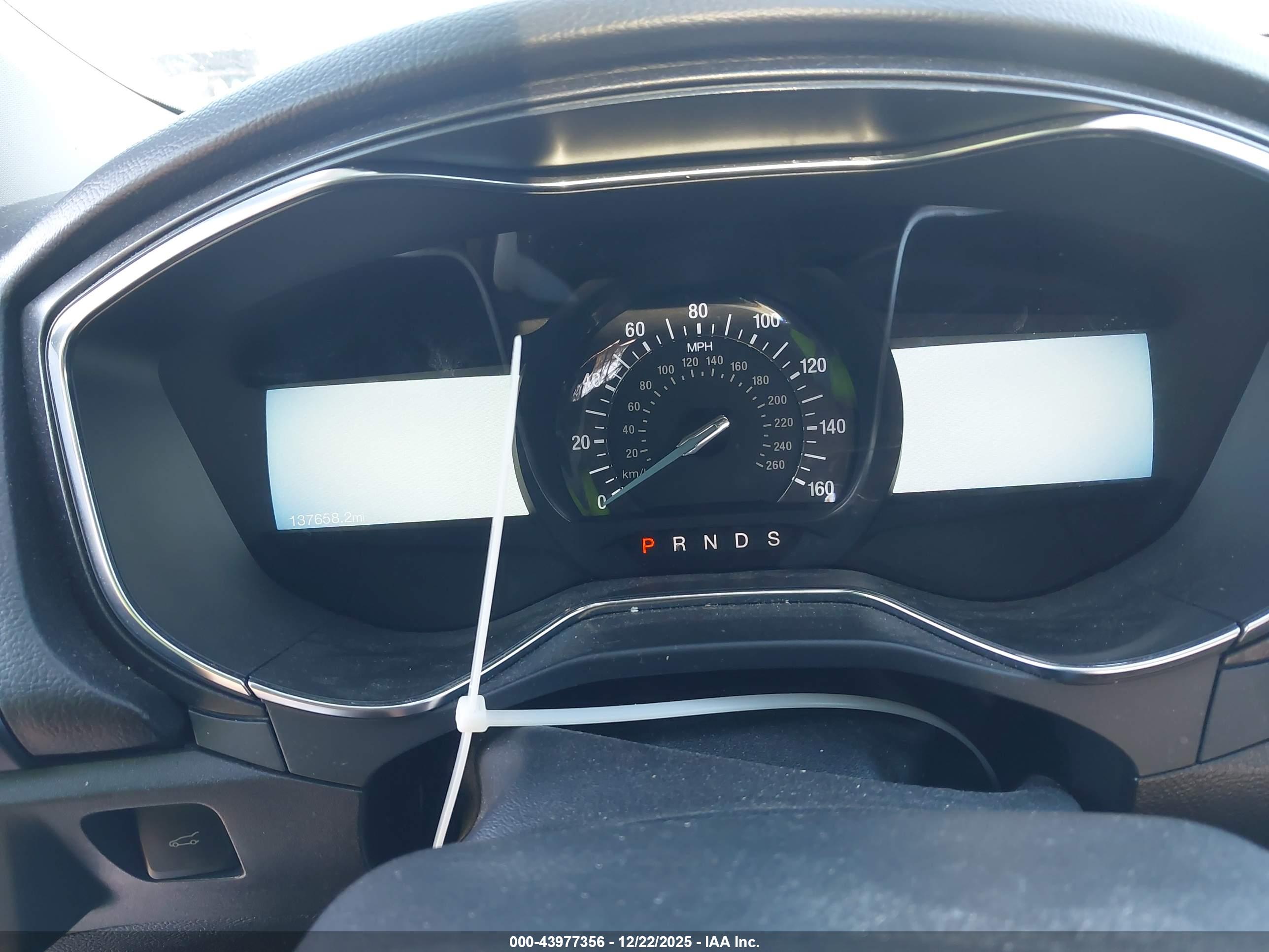 FORD FUSION image 7