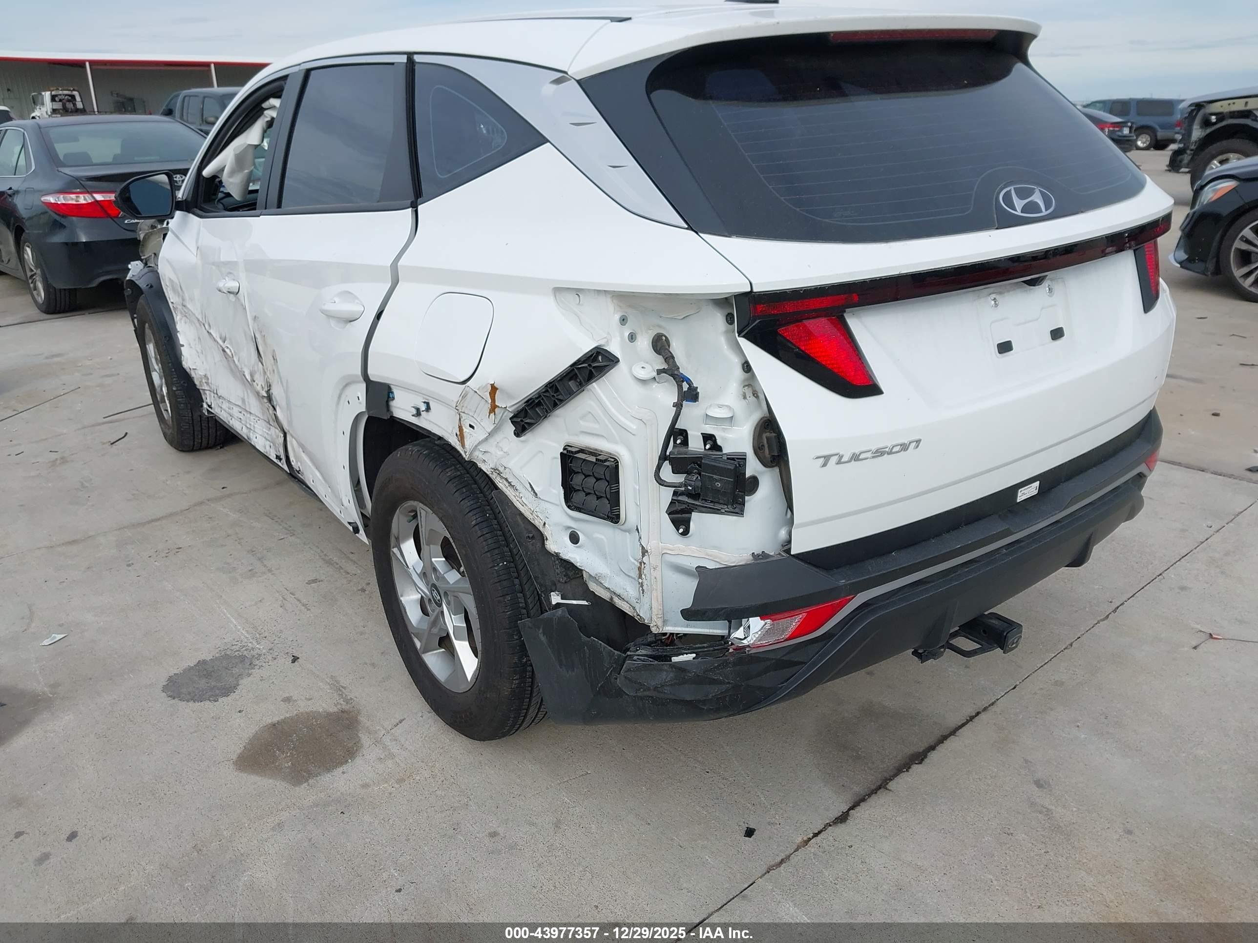 HYUNDAI TUCSON image 3