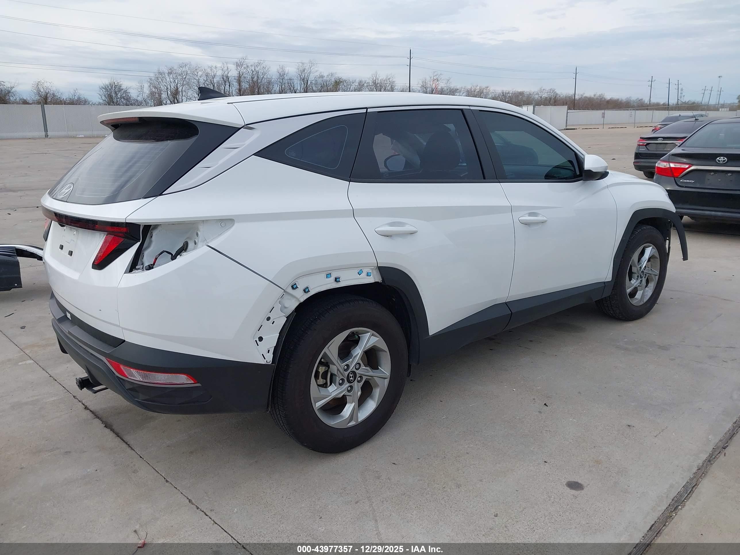 HYUNDAI TUCSON image 4