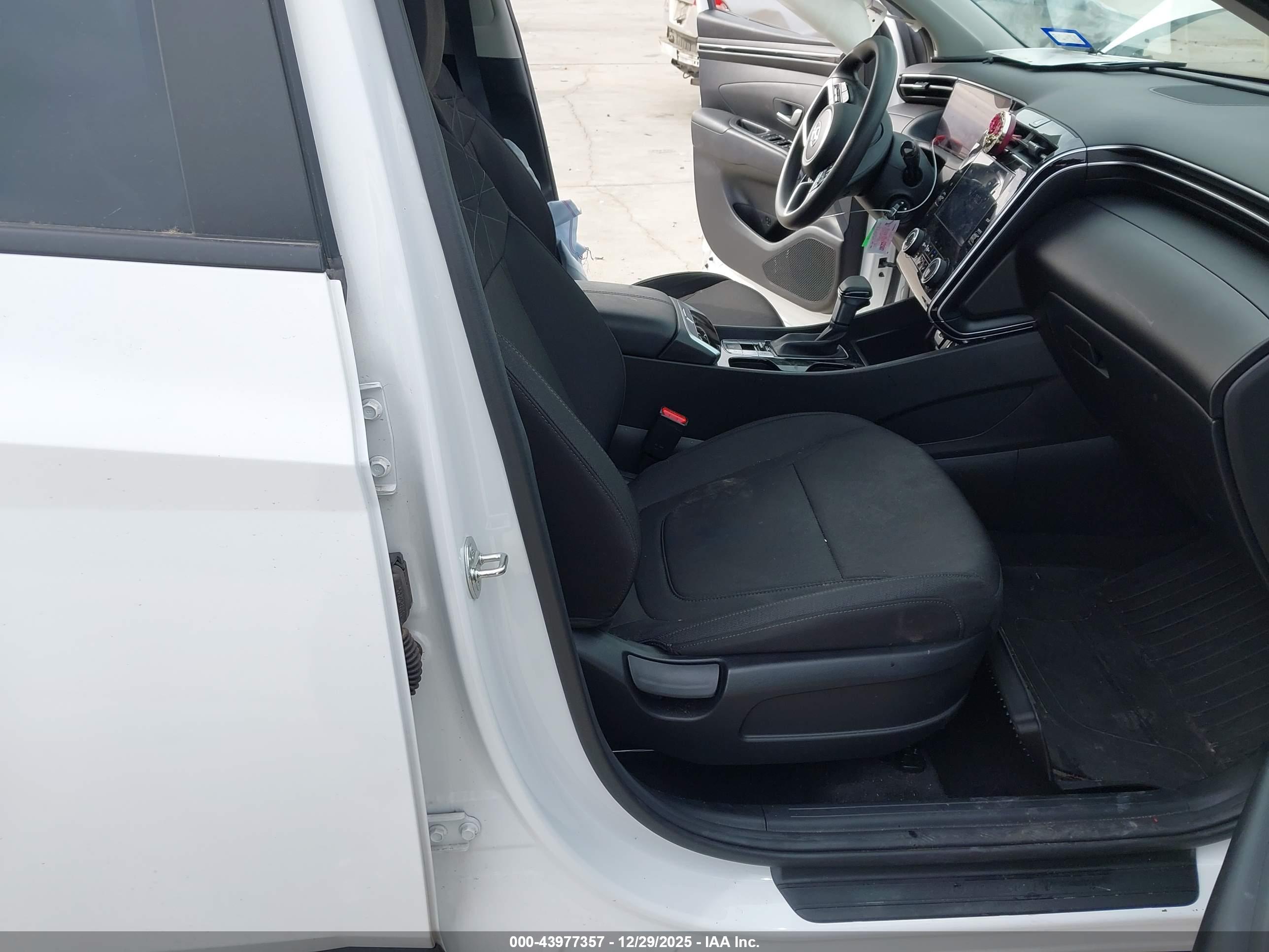 HYUNDAI TUCSON image 5