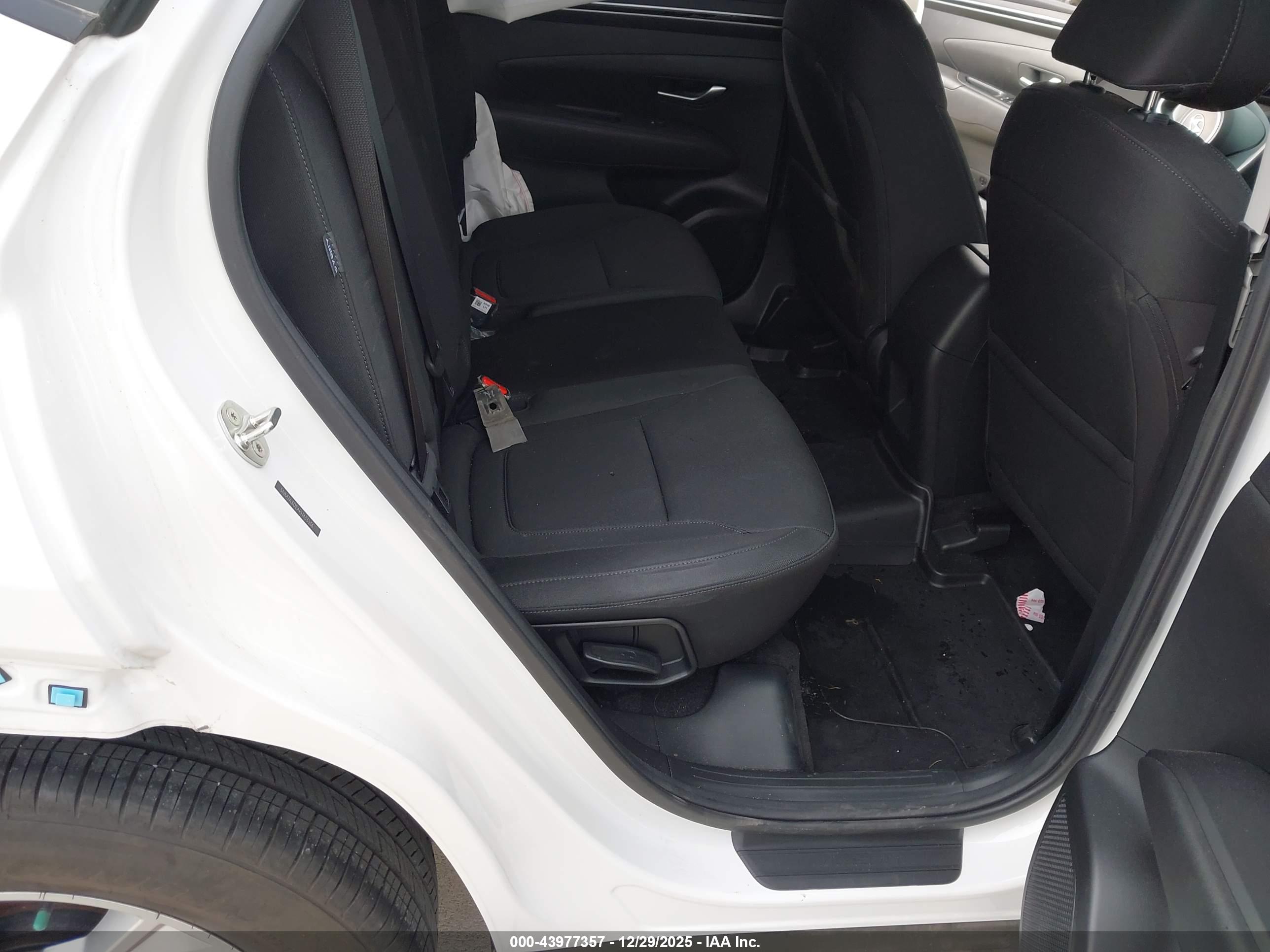 HYUNDAI TUCSON image 8