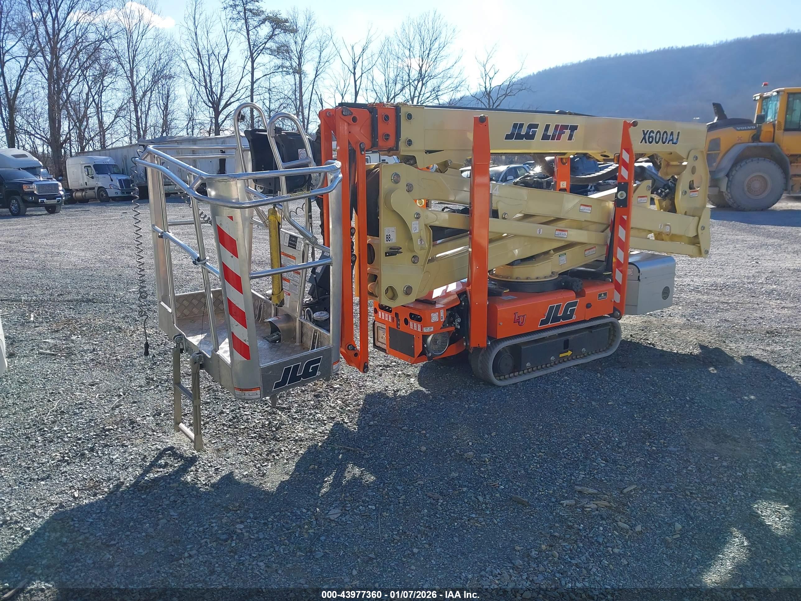 JLG X600AJ image 2