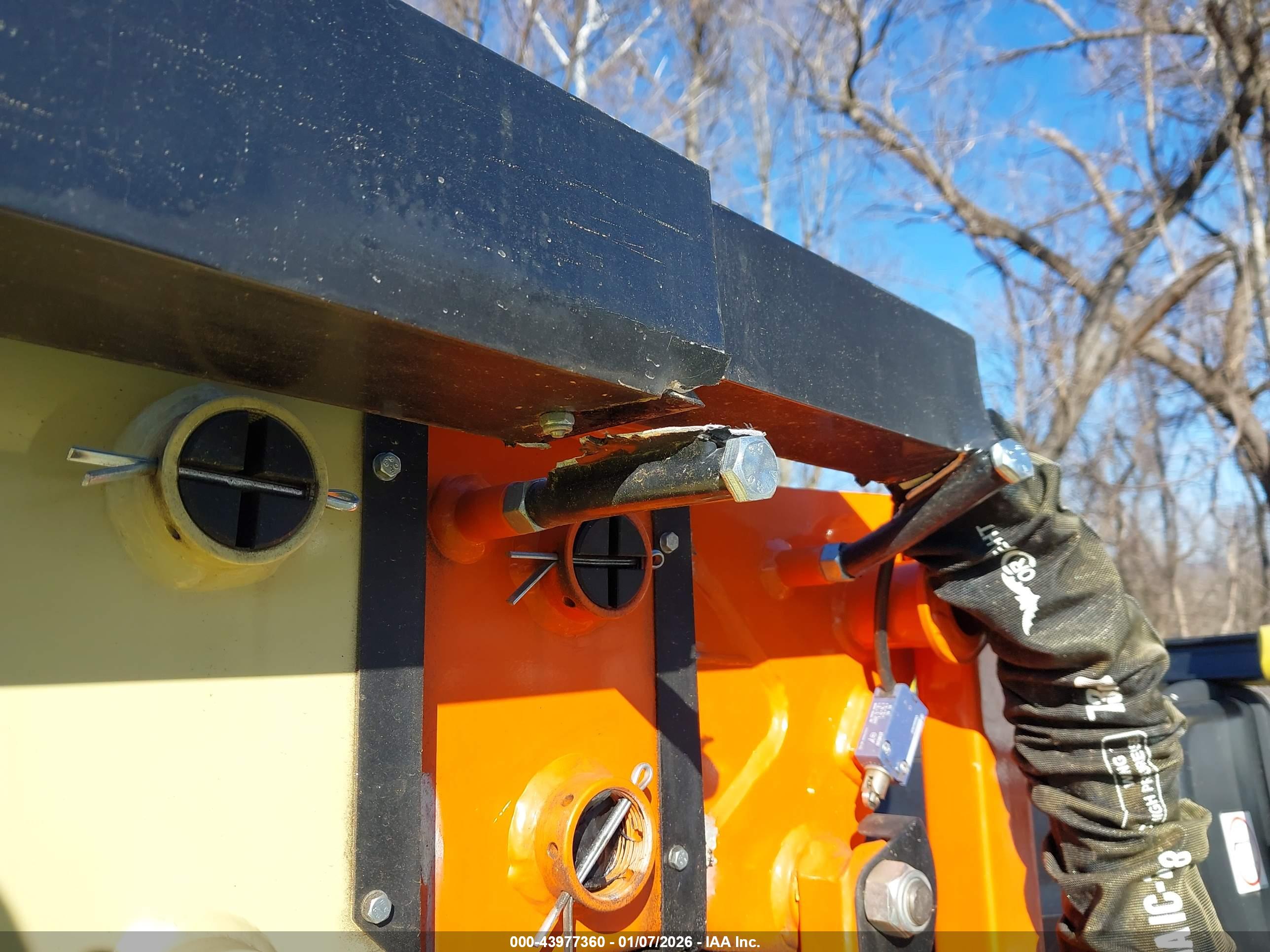 JLG X600AJ image 8