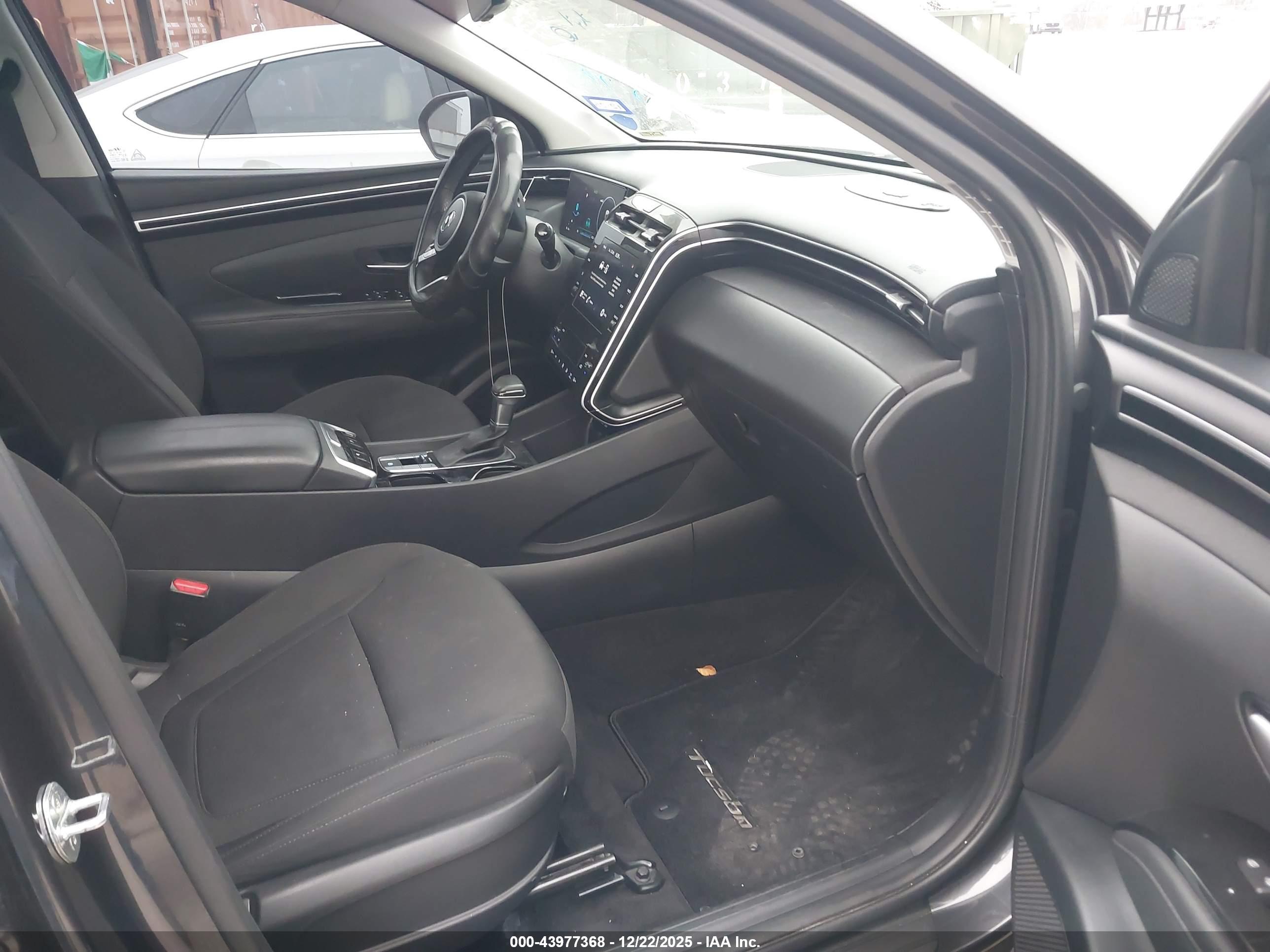HYUNDAI TUCSON image 5