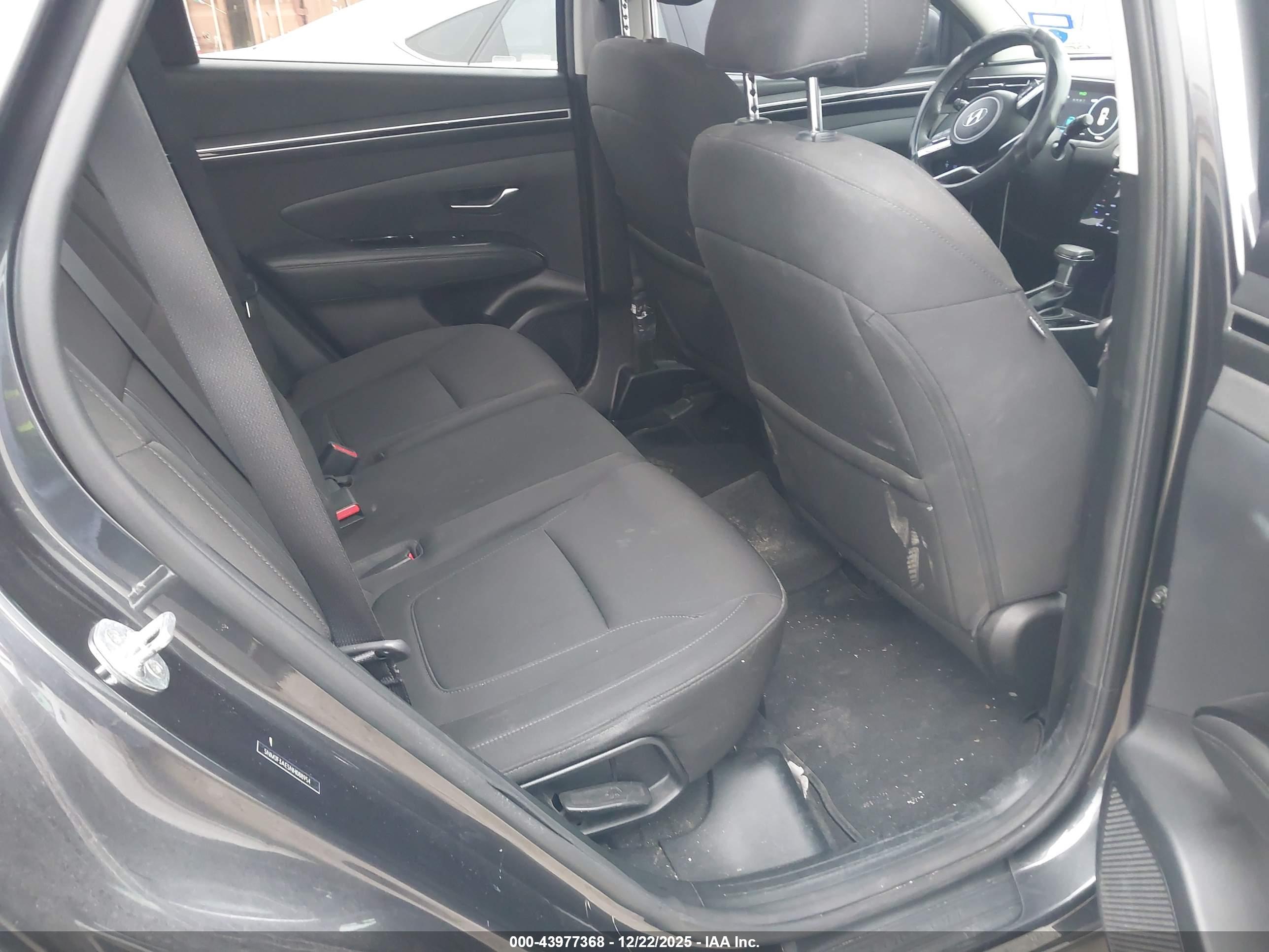 HYUNDAI TUCSON image 8