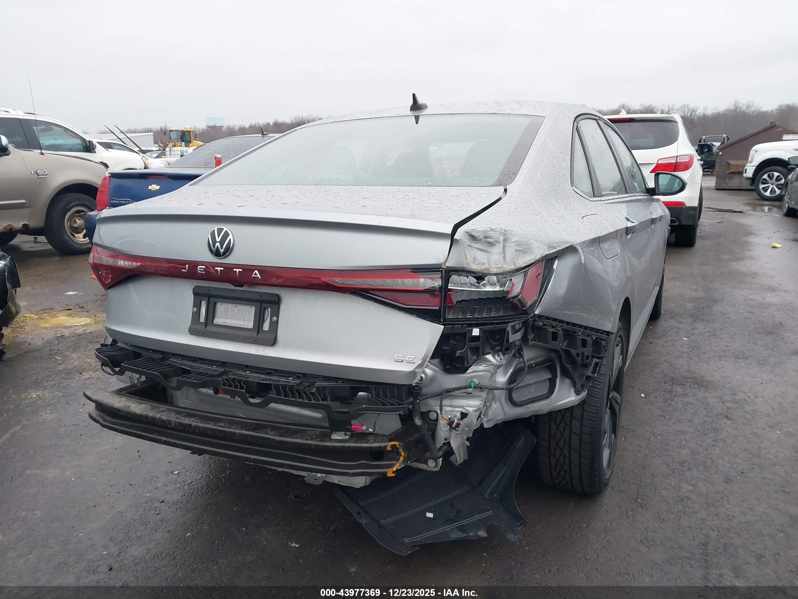 VOLKSWAGEN JETTA image 4