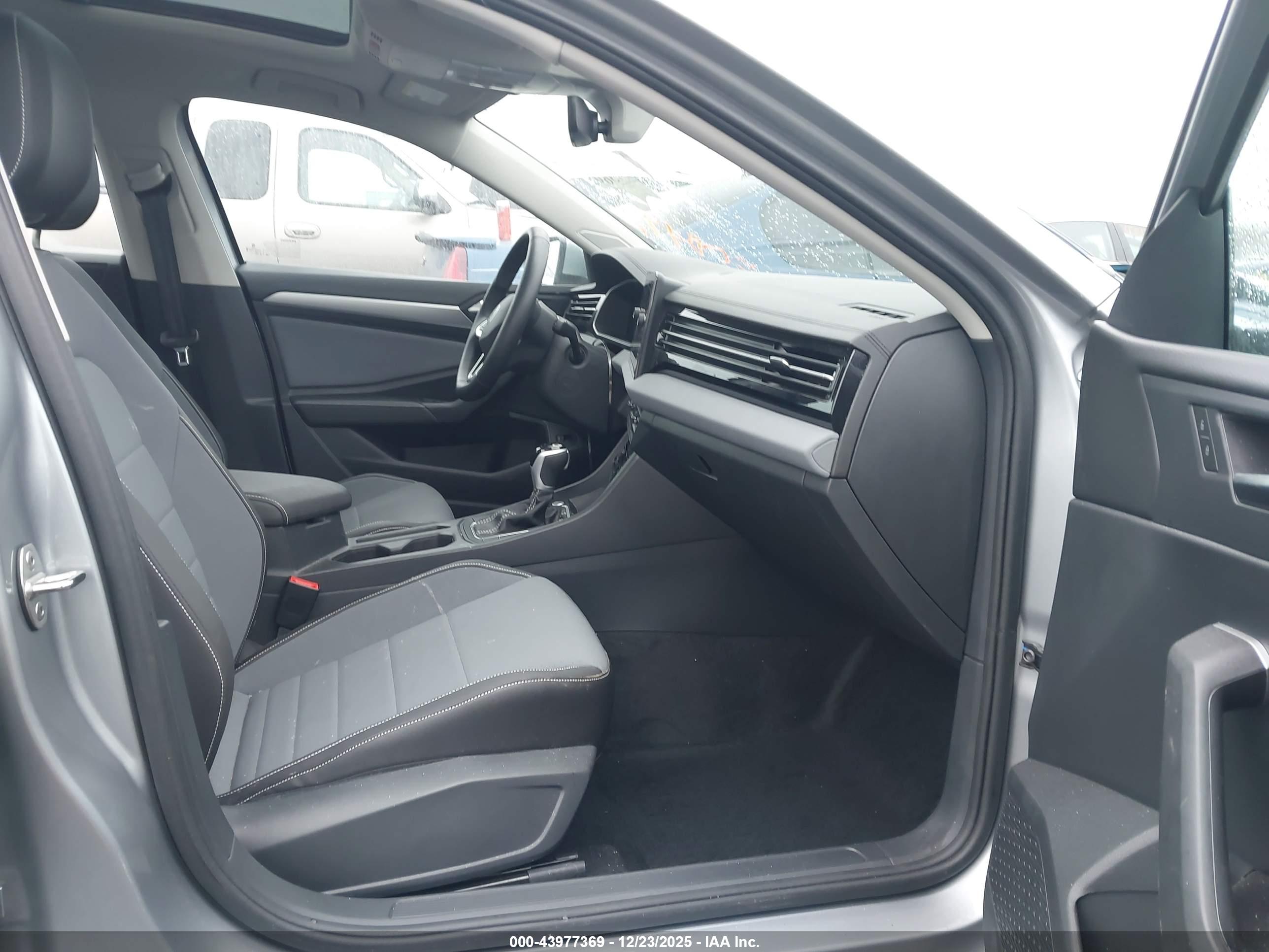 VOLKSWAGEN JETTA image 5