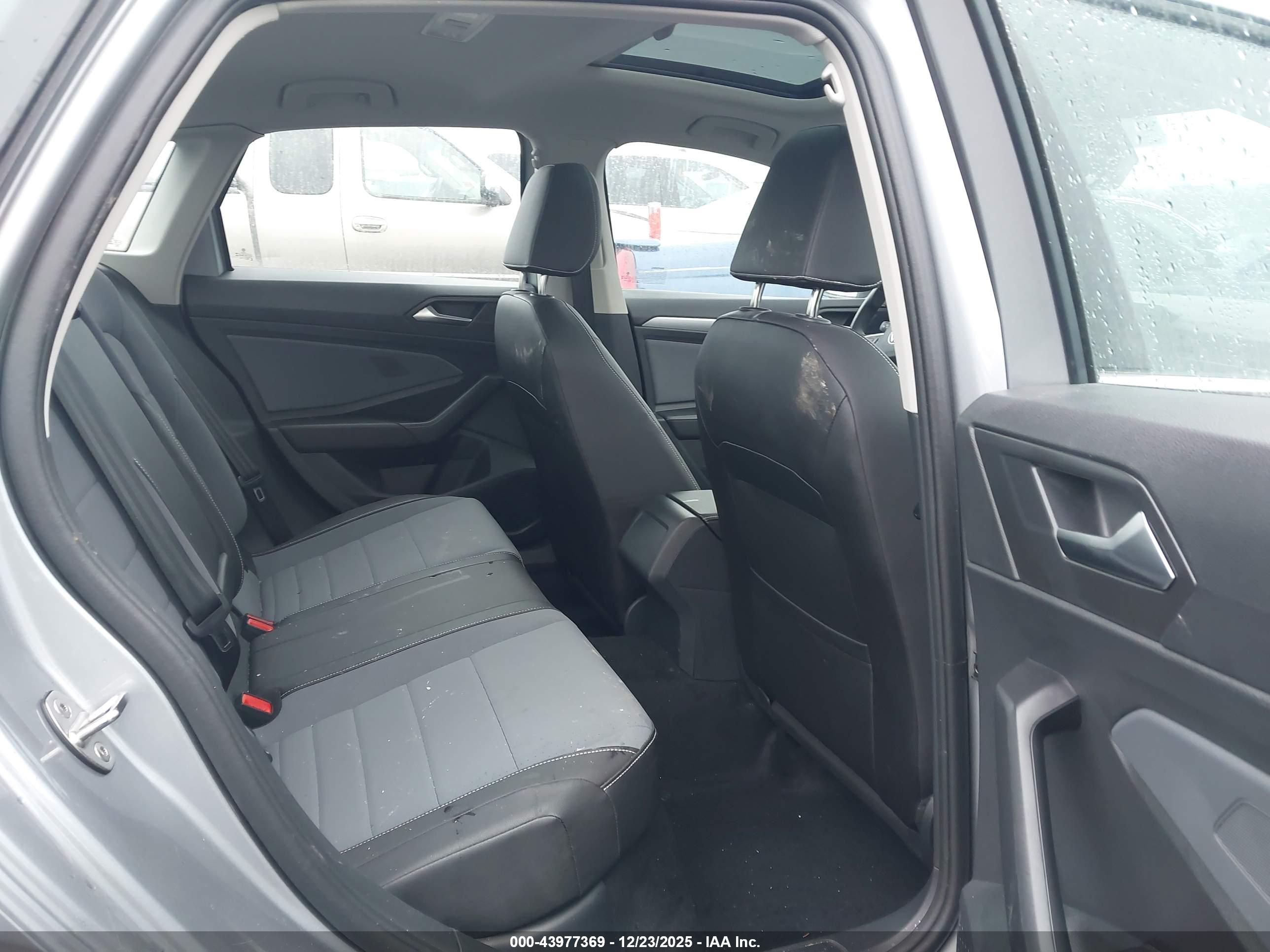 VOLKSWAGEN JETTA image 8