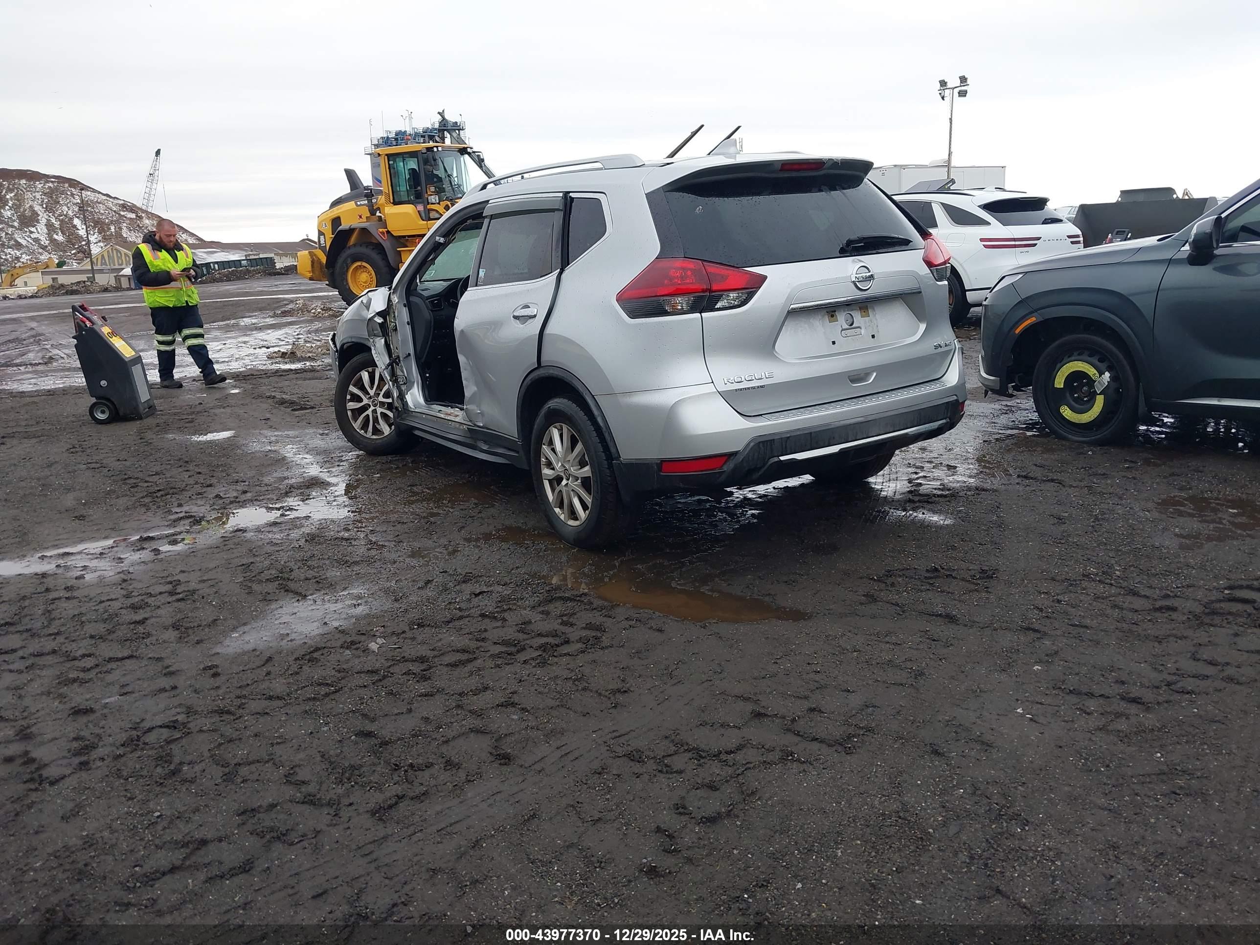 NISSAN ROGUE image 3