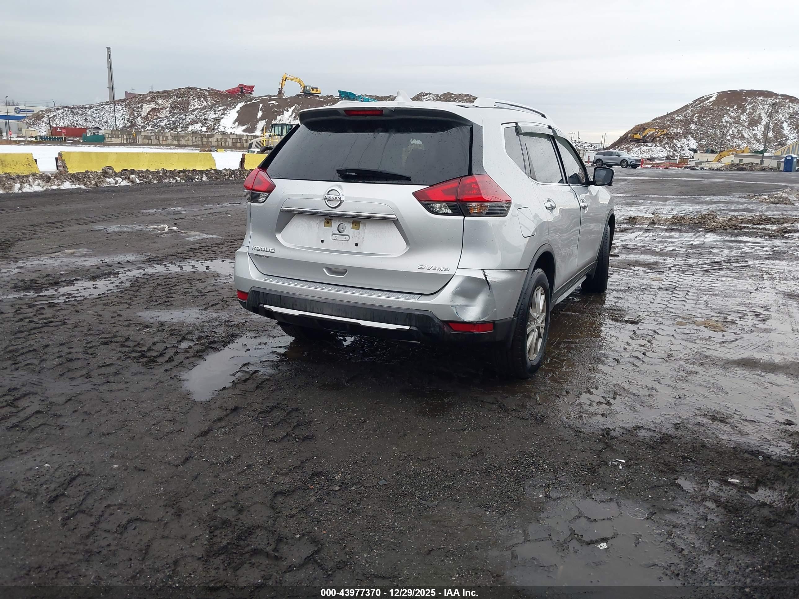 NISSAN ROGUE image 4