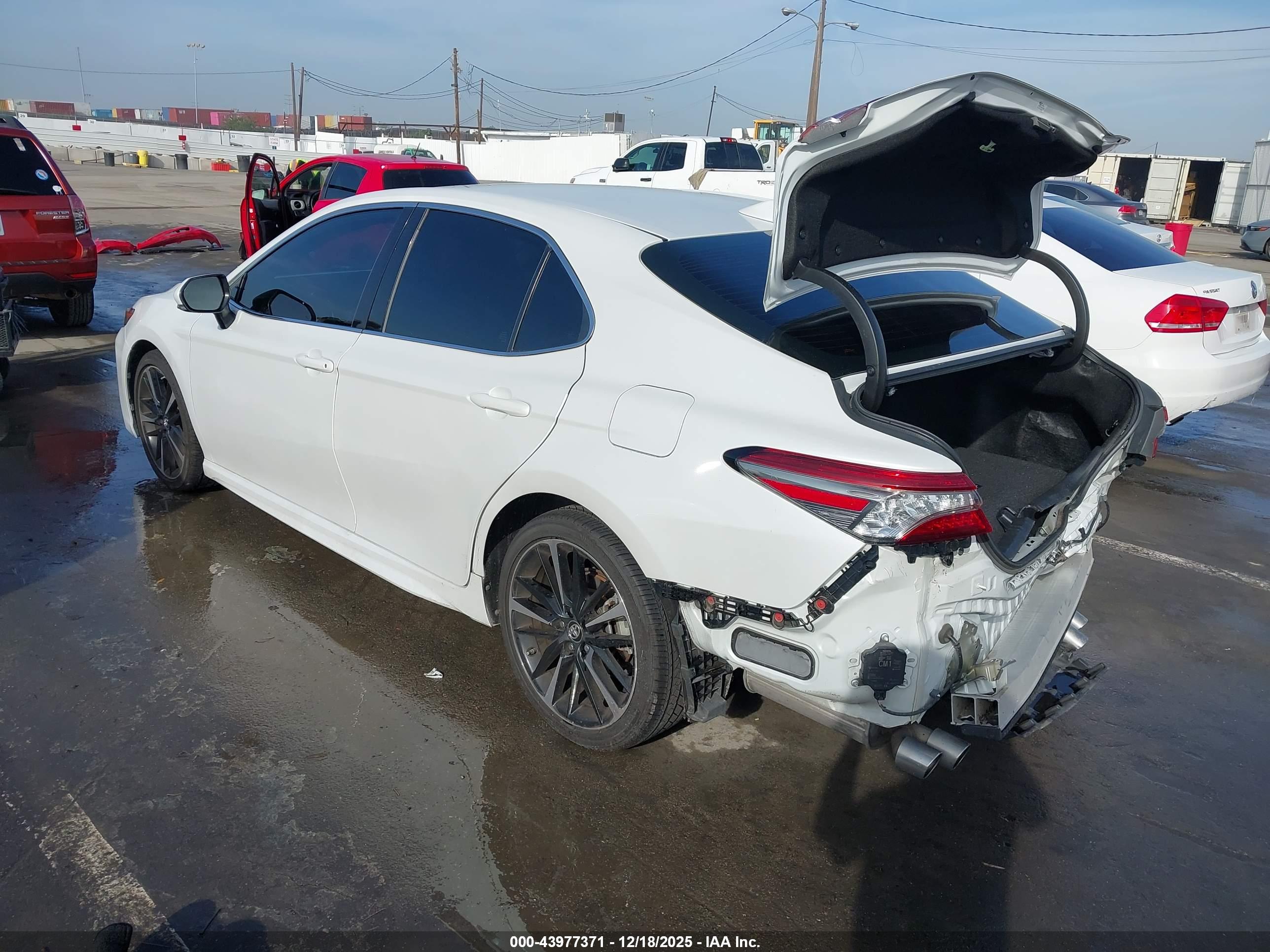 TOYOTA CAMRY image 3