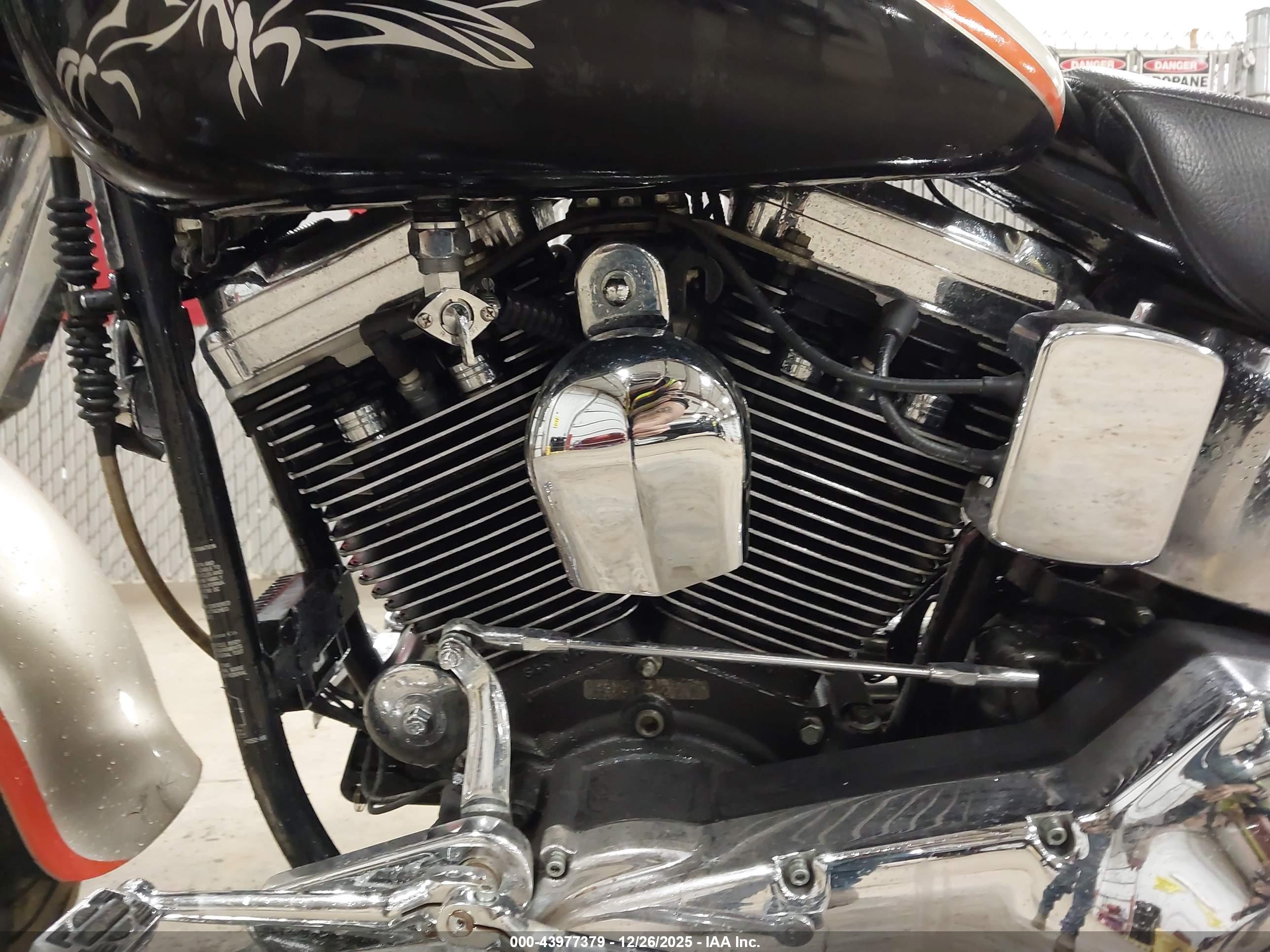 HARLEY-DAVIDSON FLSTF image 9