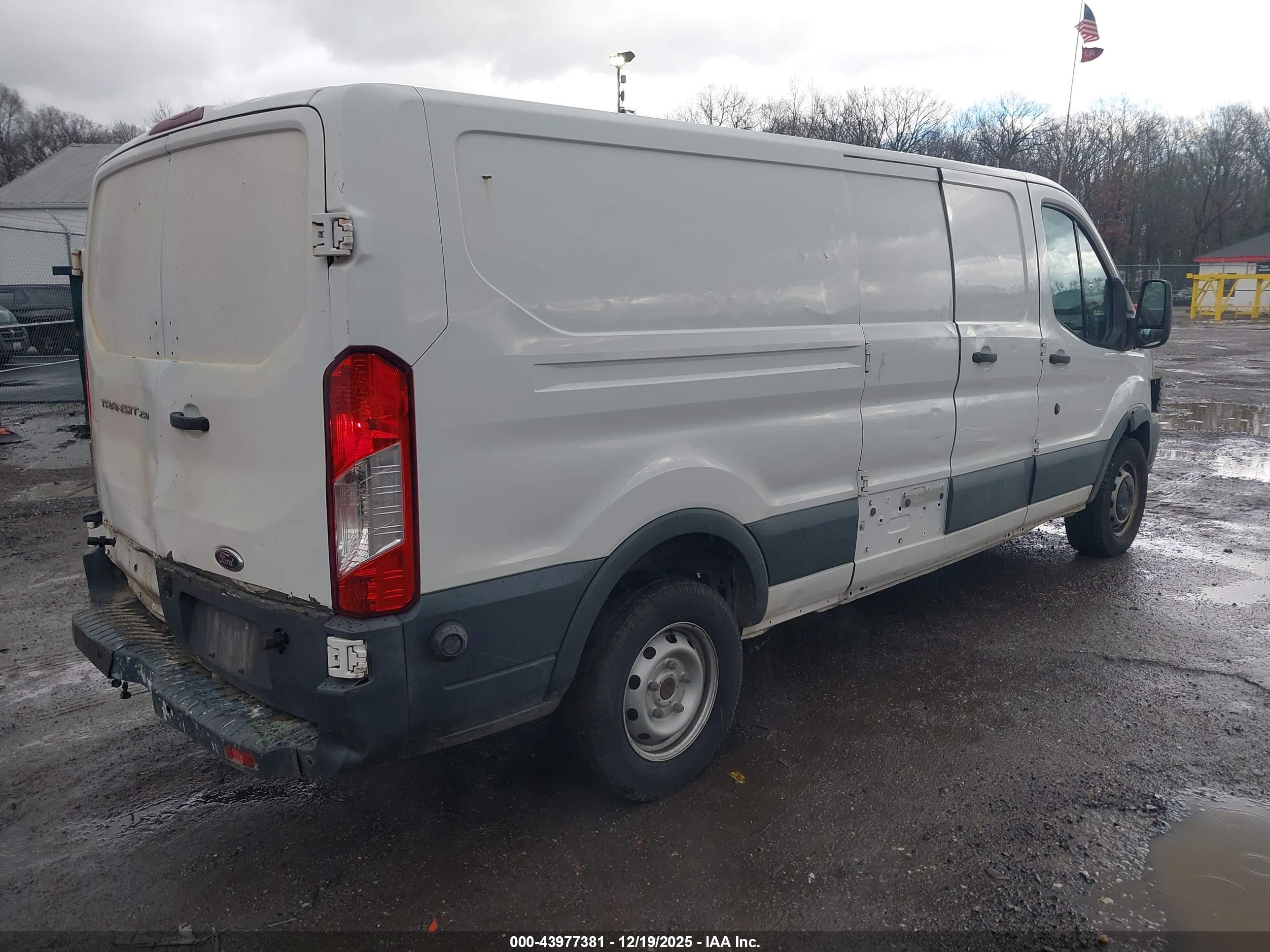FORD TRANSIT-250 image 4
