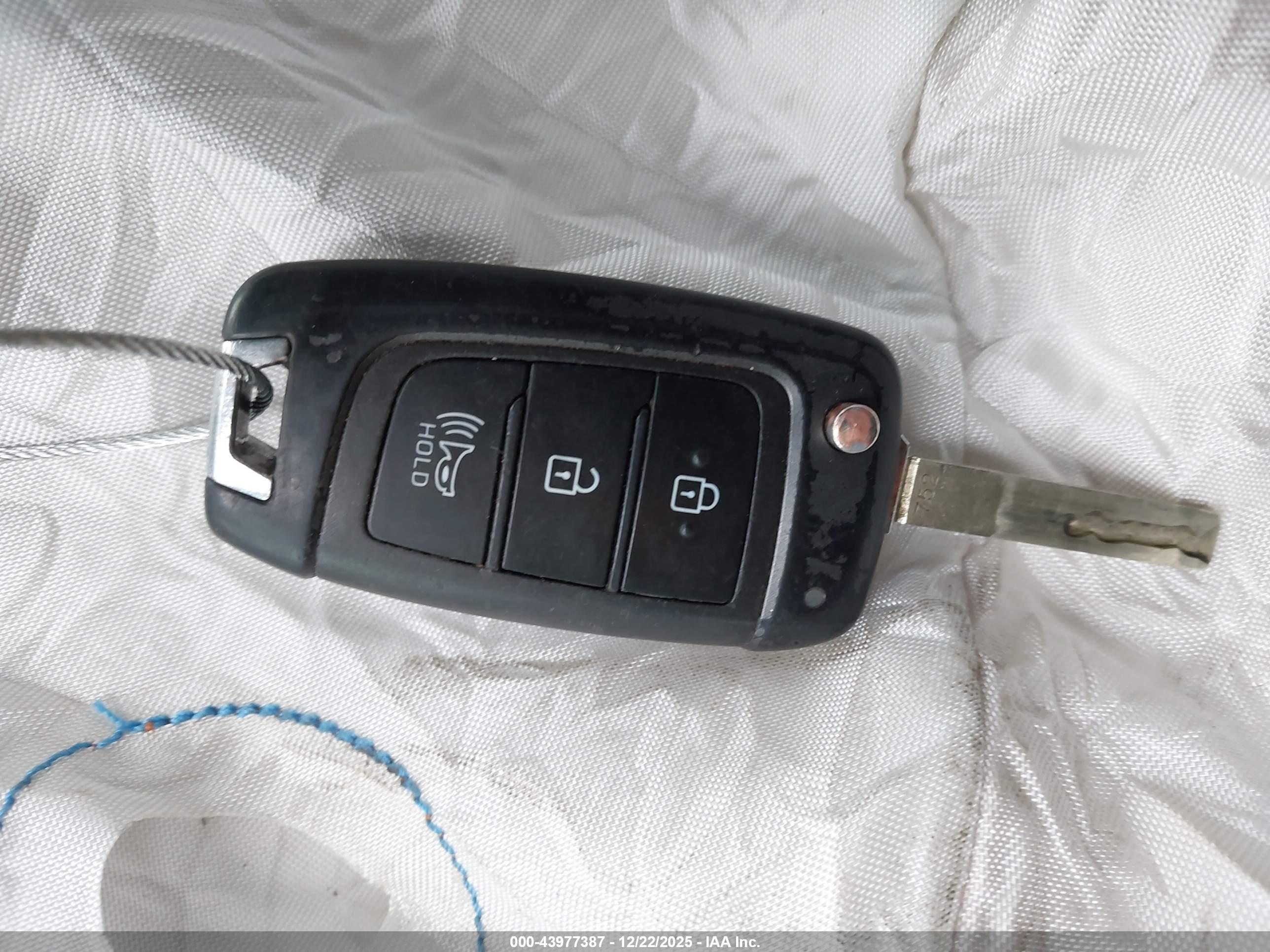 HYUNDAI SANTA image 11