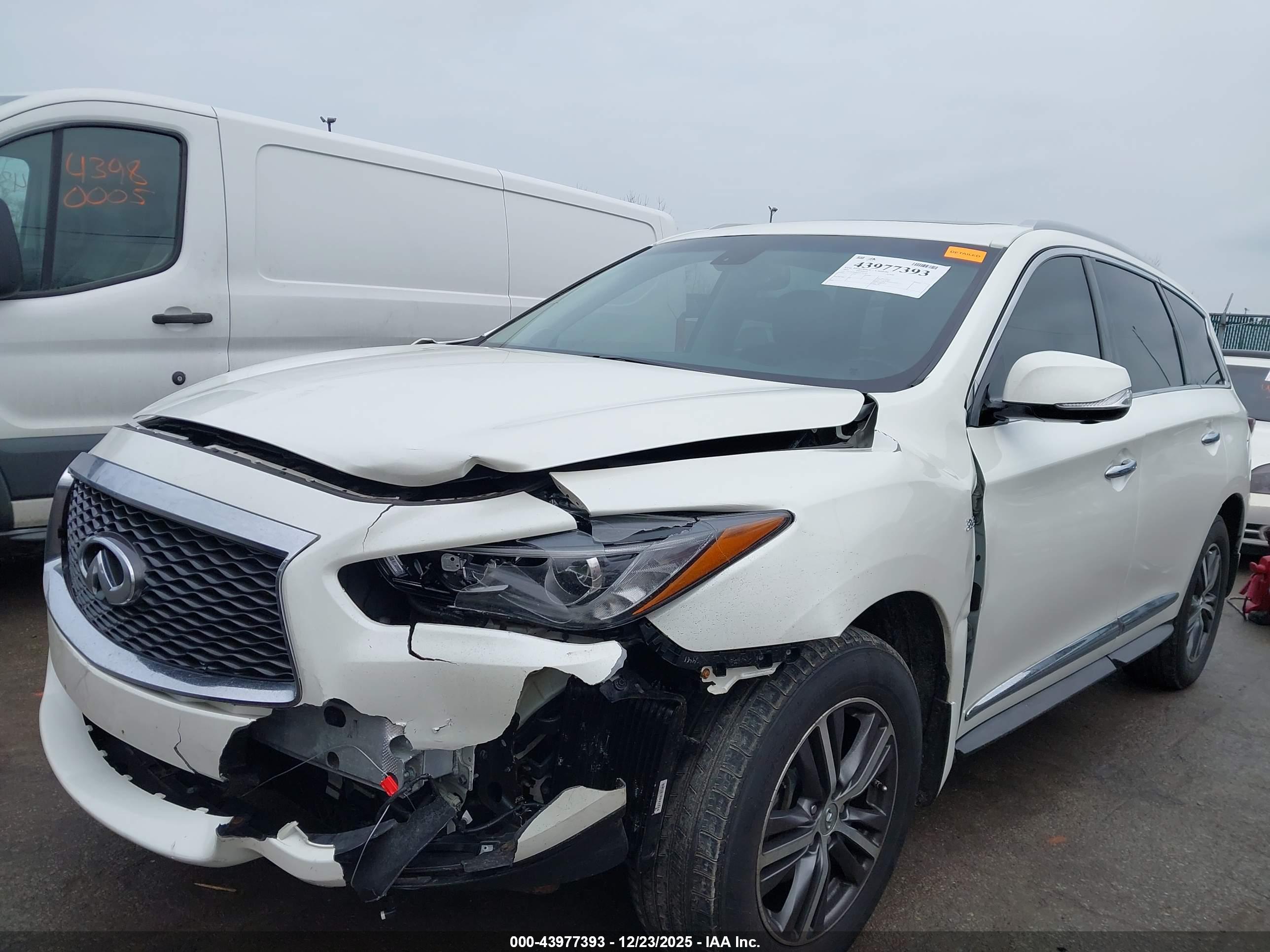 INFINITI QX60 image 2