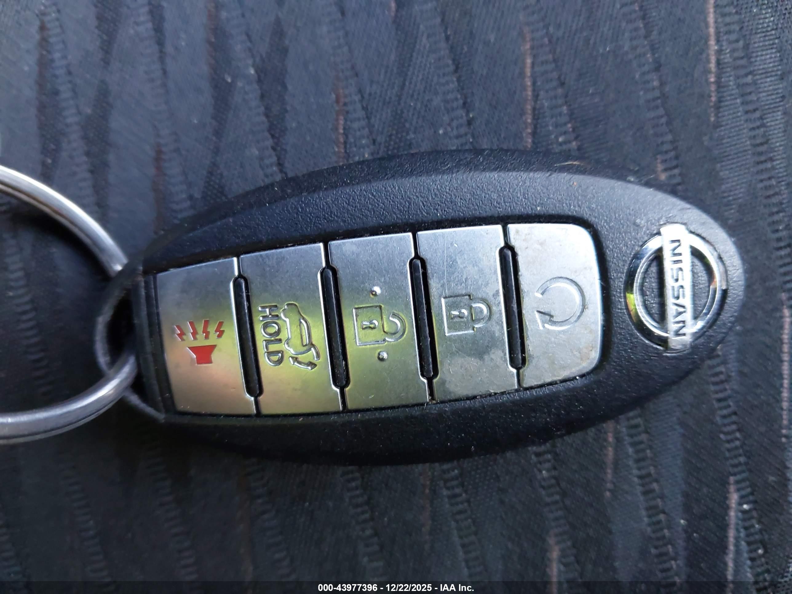 NISSAN ROGUE image 11