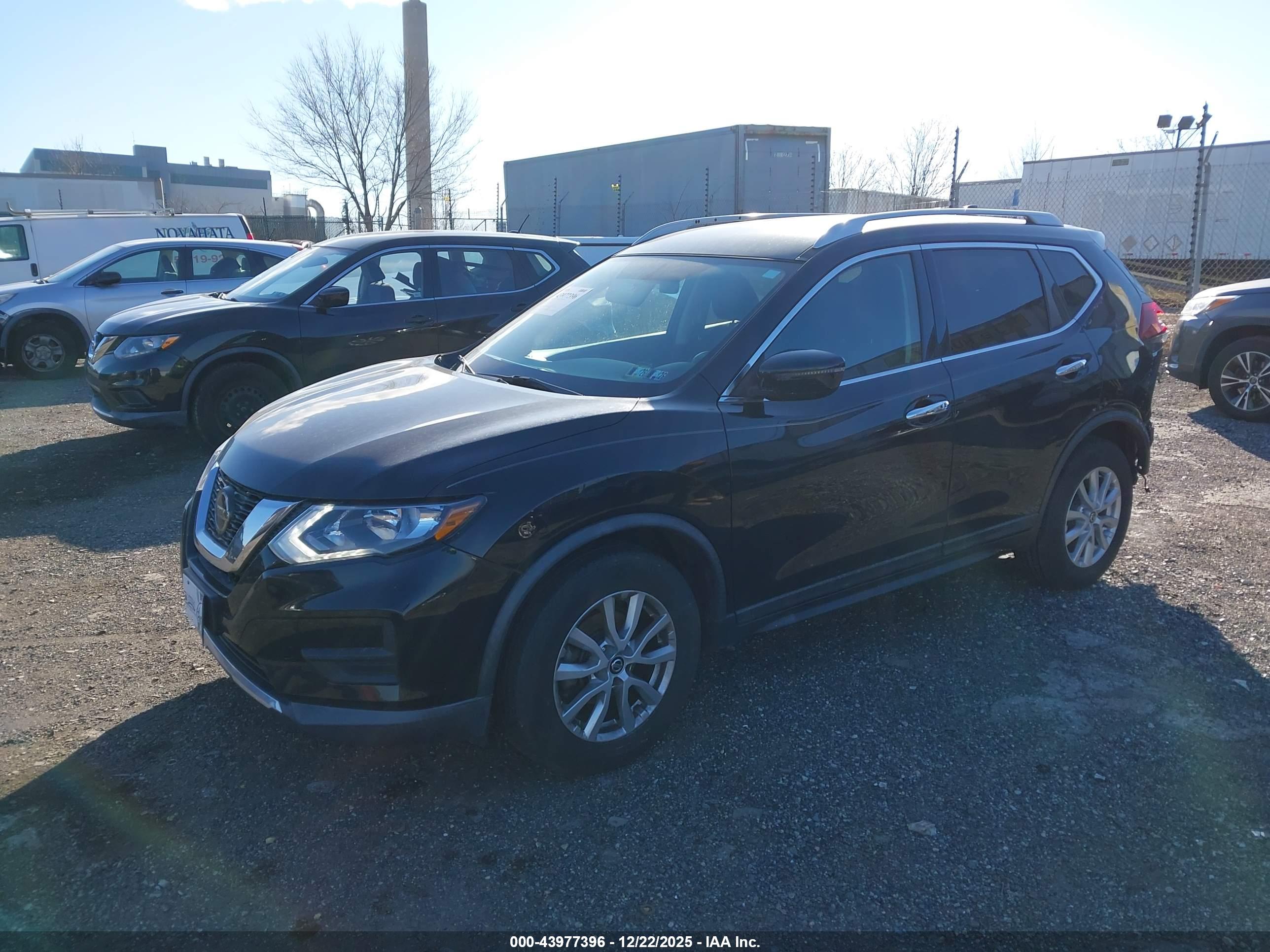 NISSAN ROGUE image 2