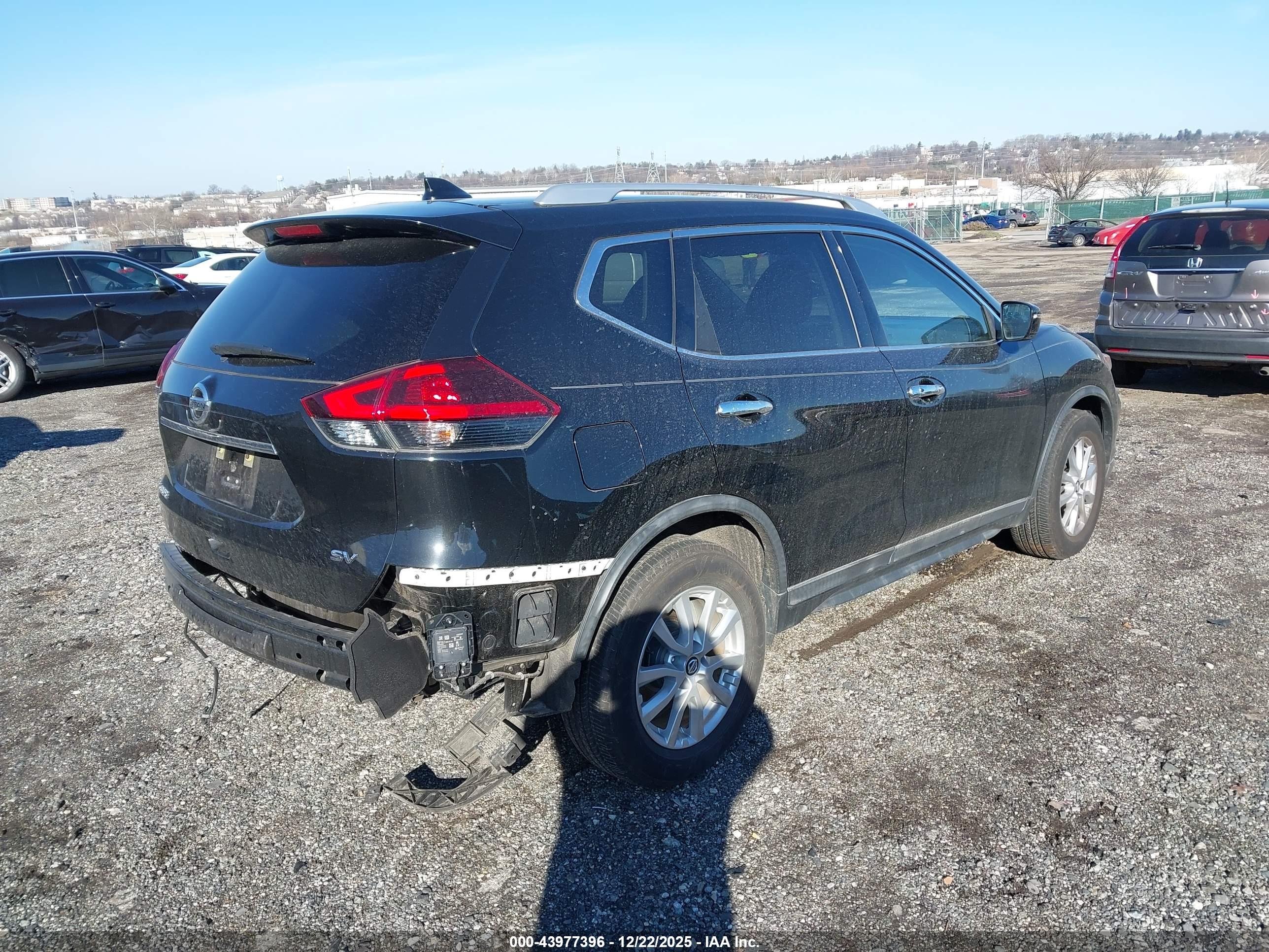 NISSAN ROGUE image 4