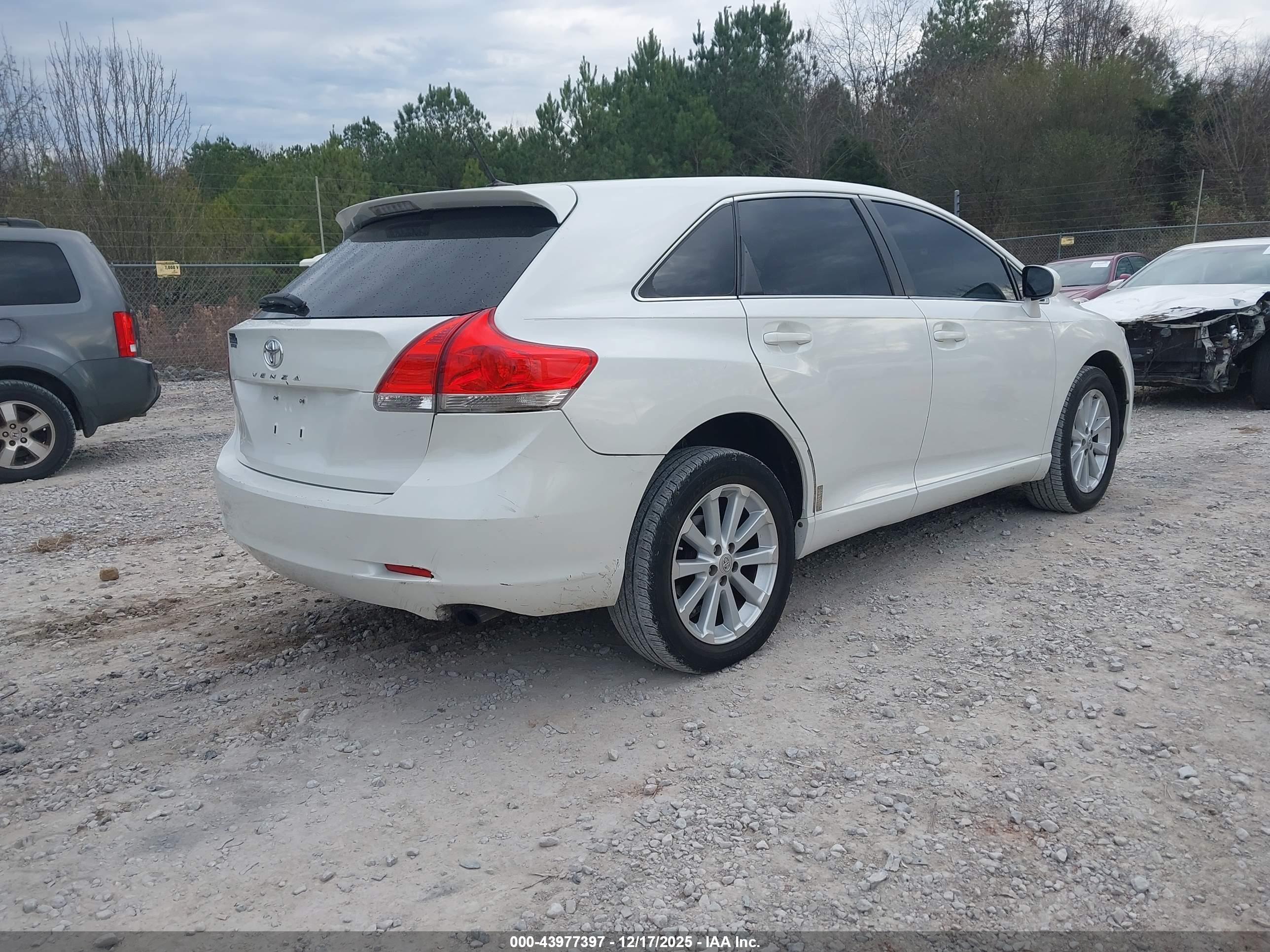 TOYOTA VENZA image 4