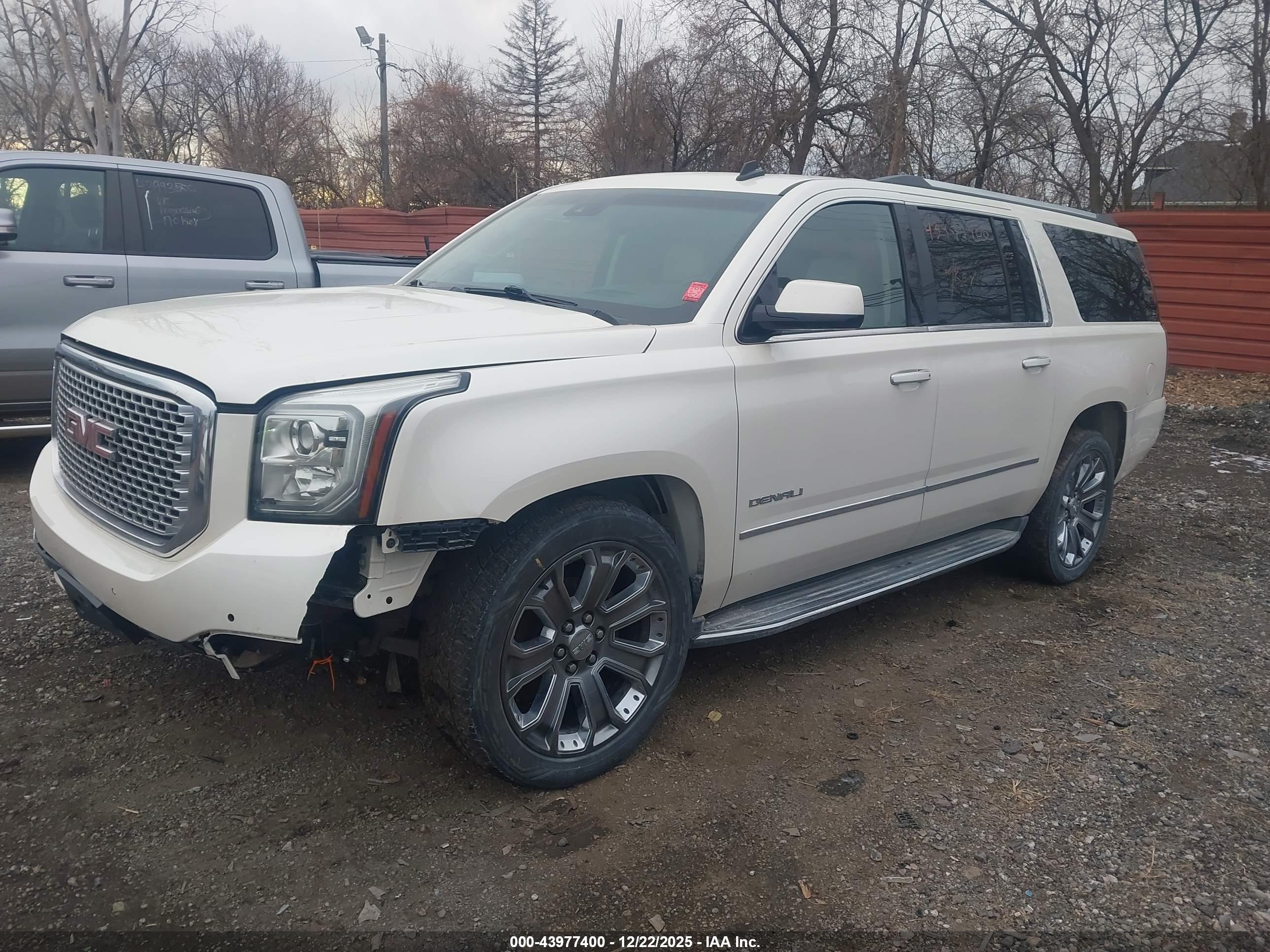 GMC YUKON image 2