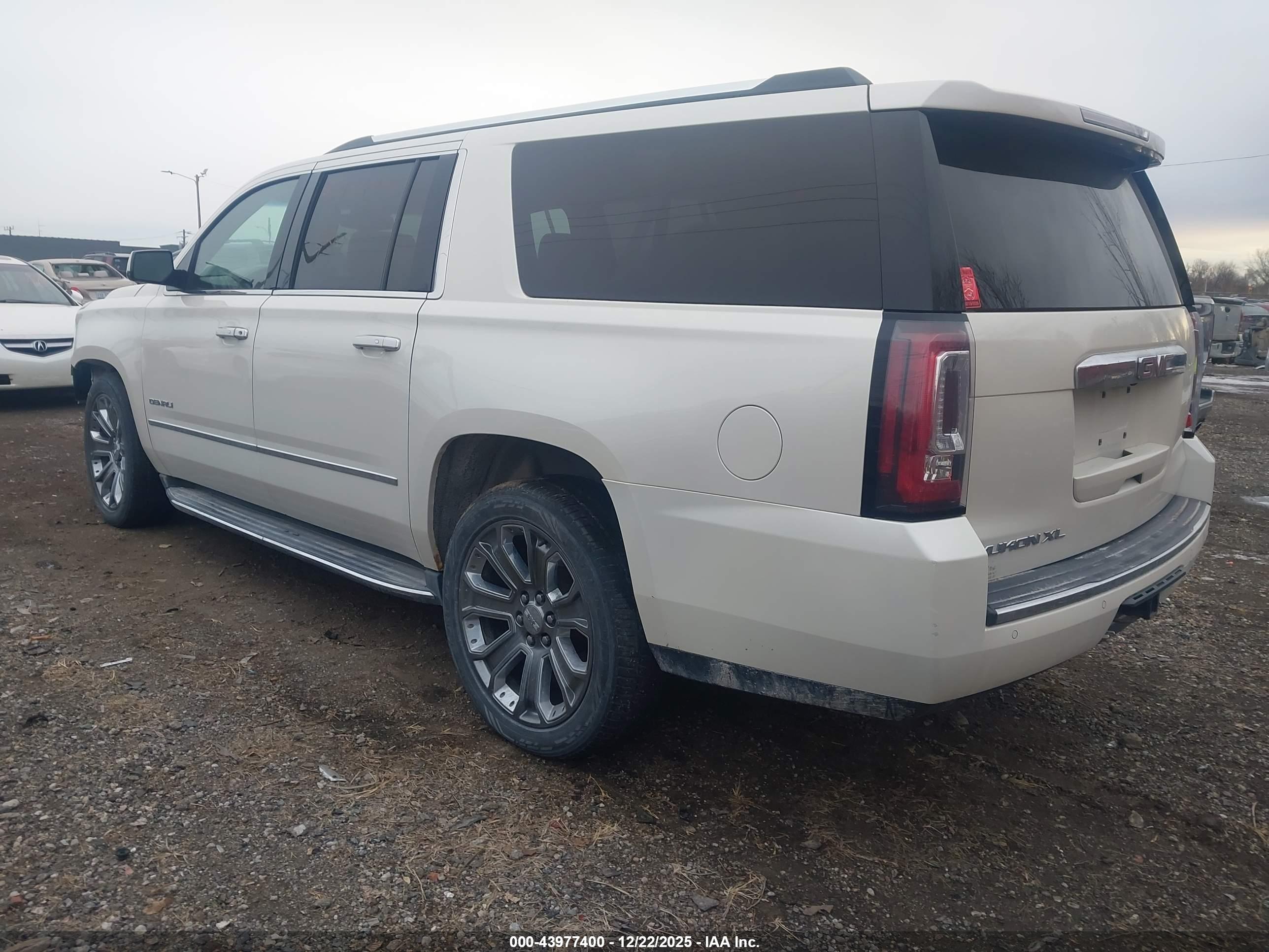 GMC YUKON image 3