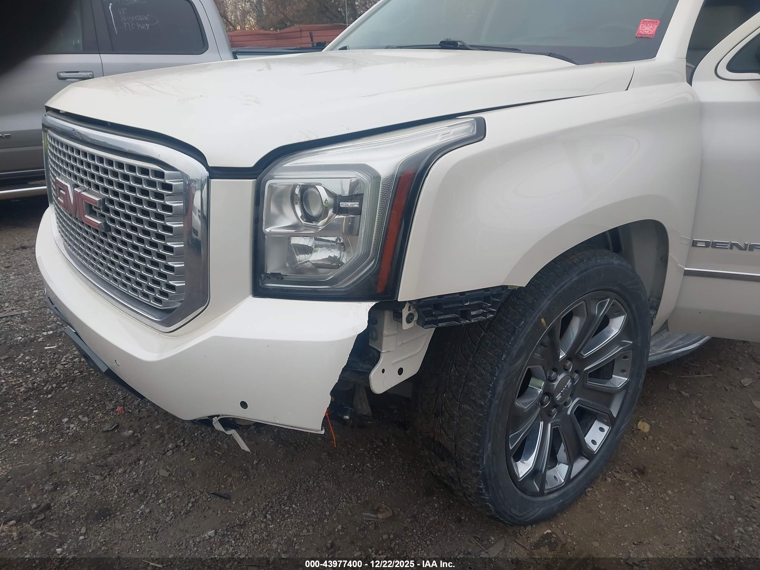 GMC YUKON image 6