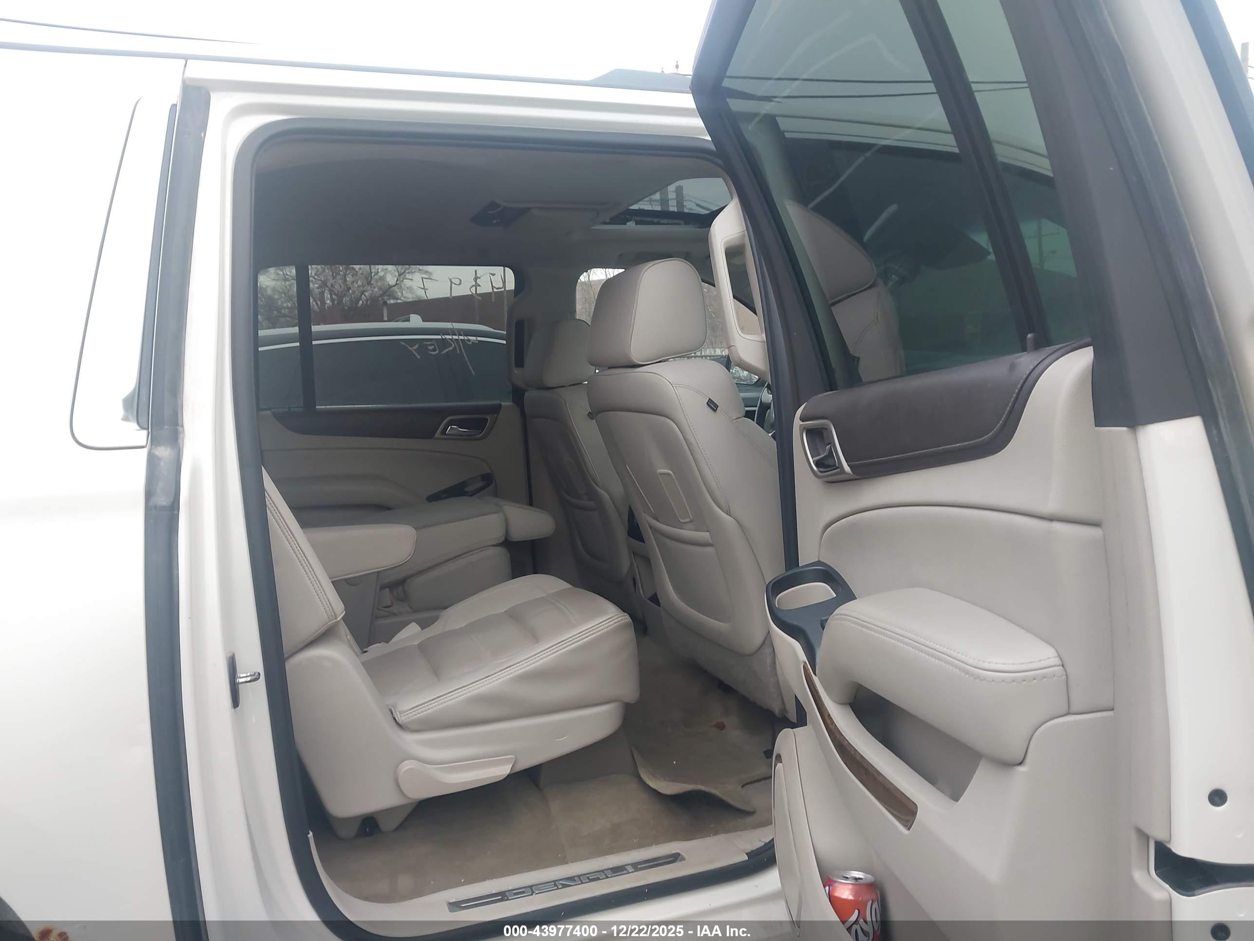 GMC YUKON image 8