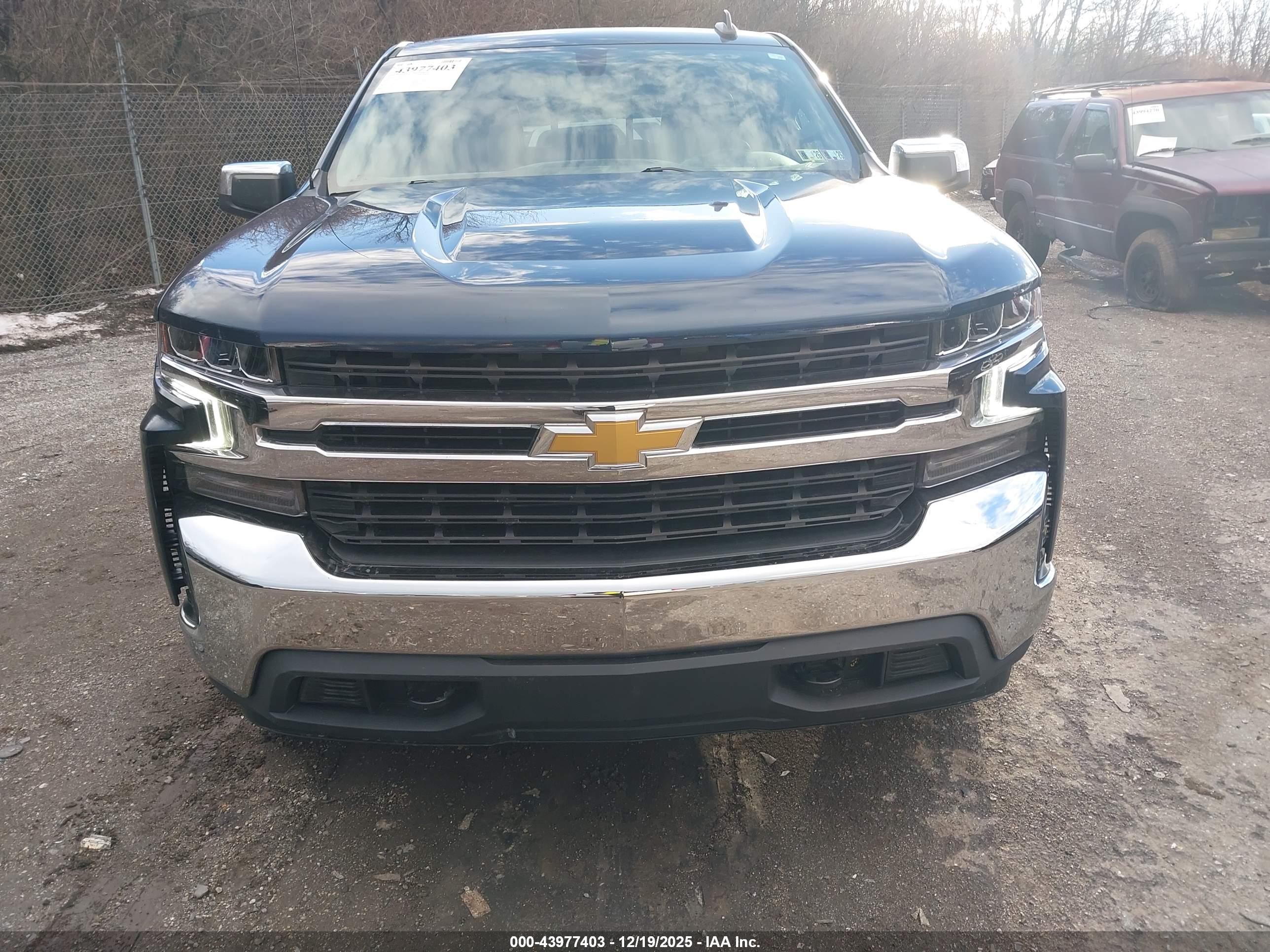 CHEVROLET SILVERADO image 6