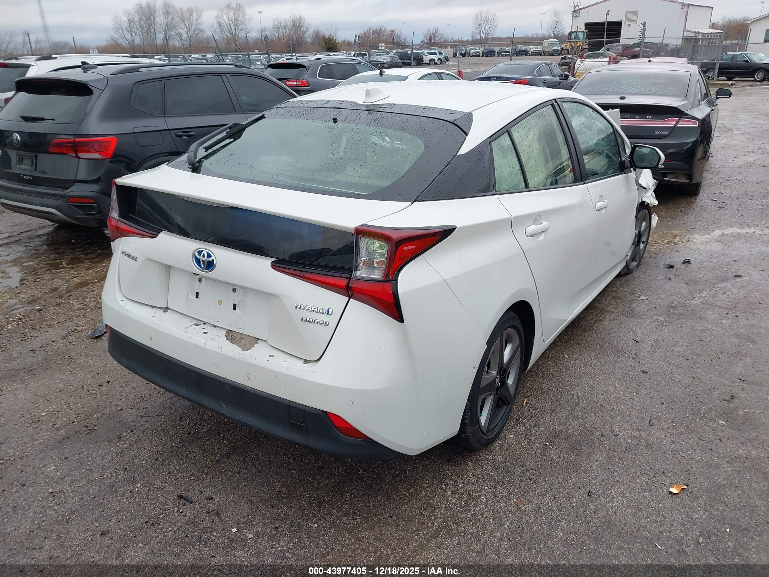 TOYOTA PRIUS image 4