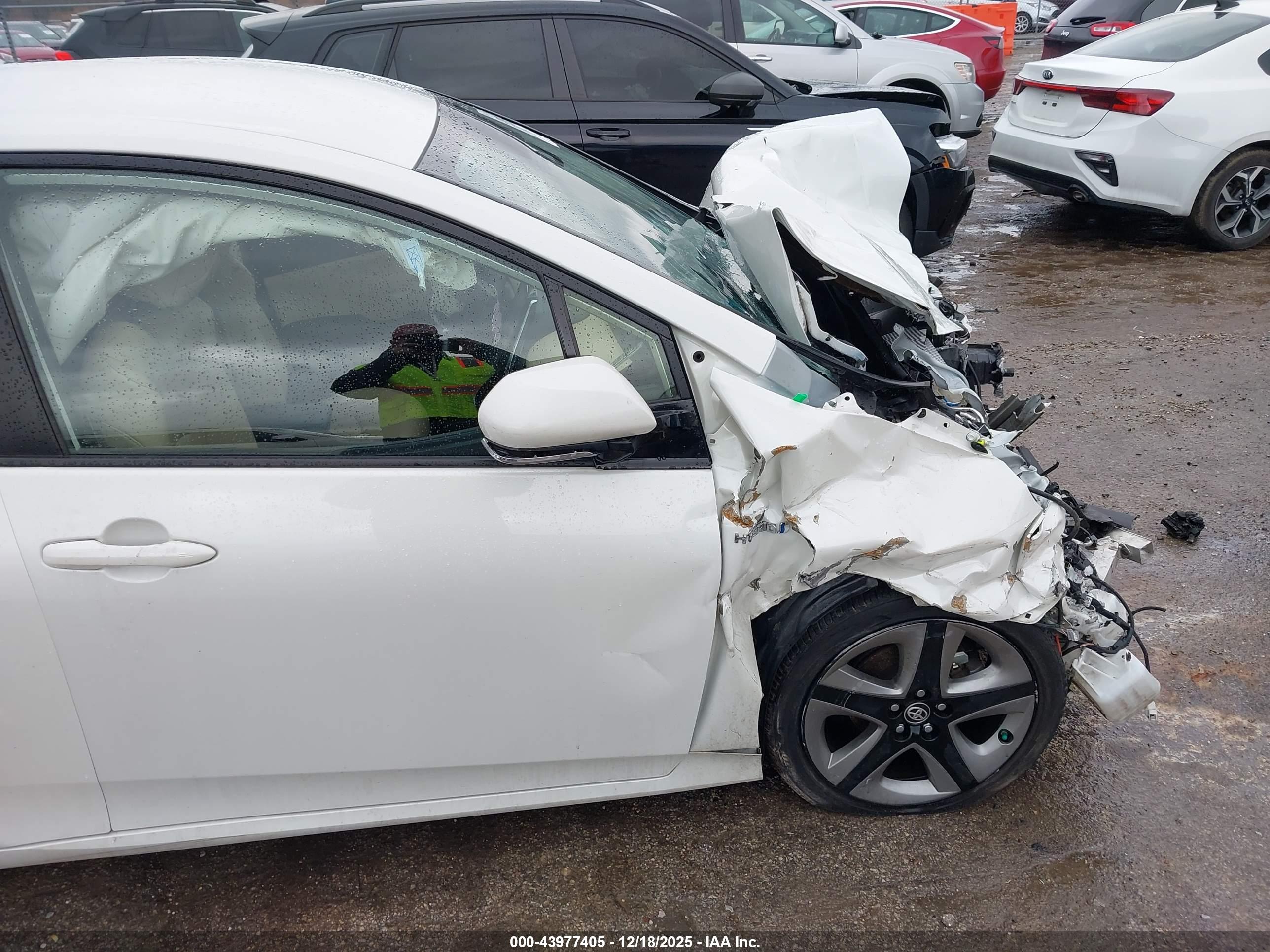 TOYOTA PRIUS image 6