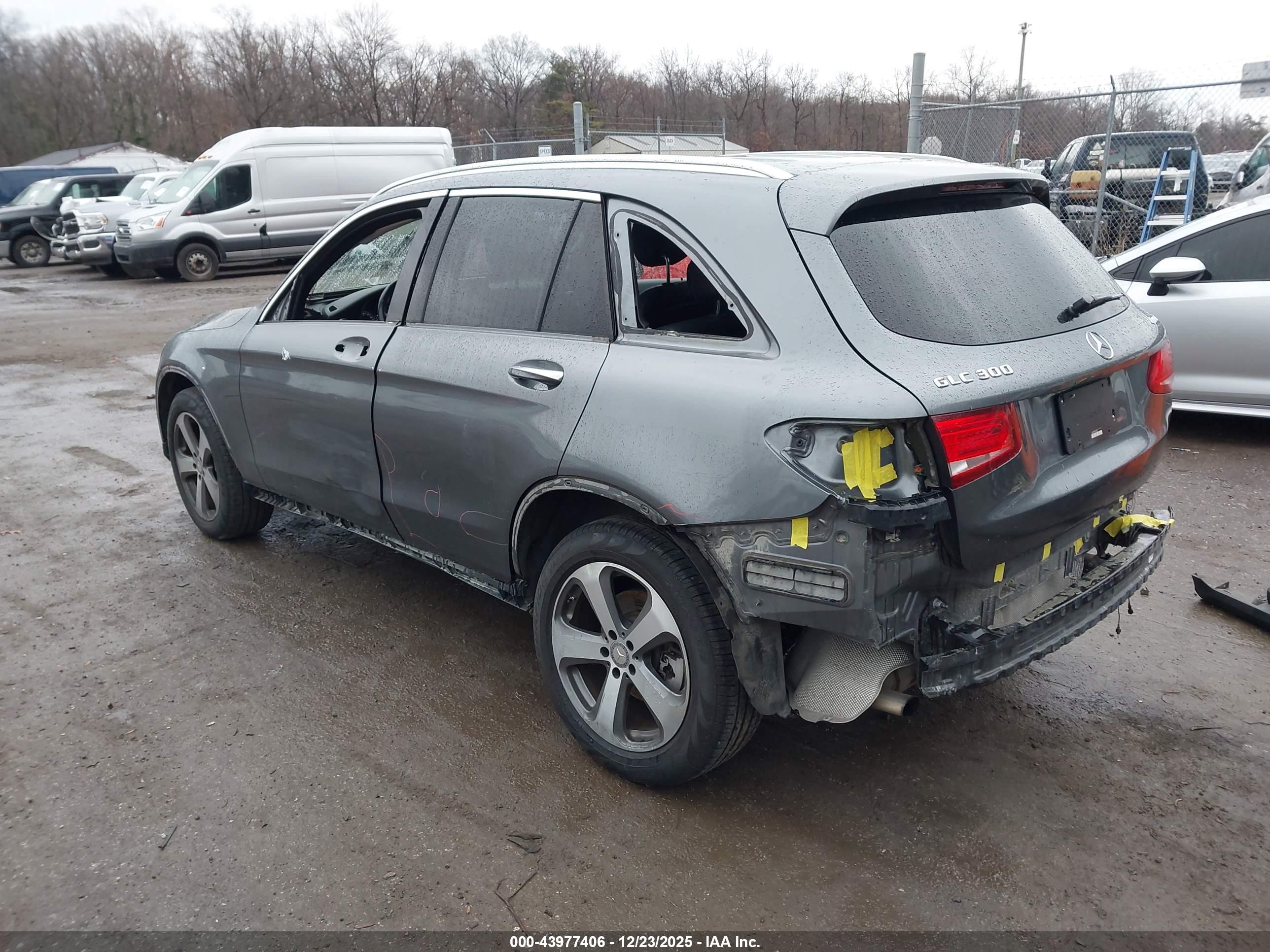 MERCEDES-BENZ GLC image 3