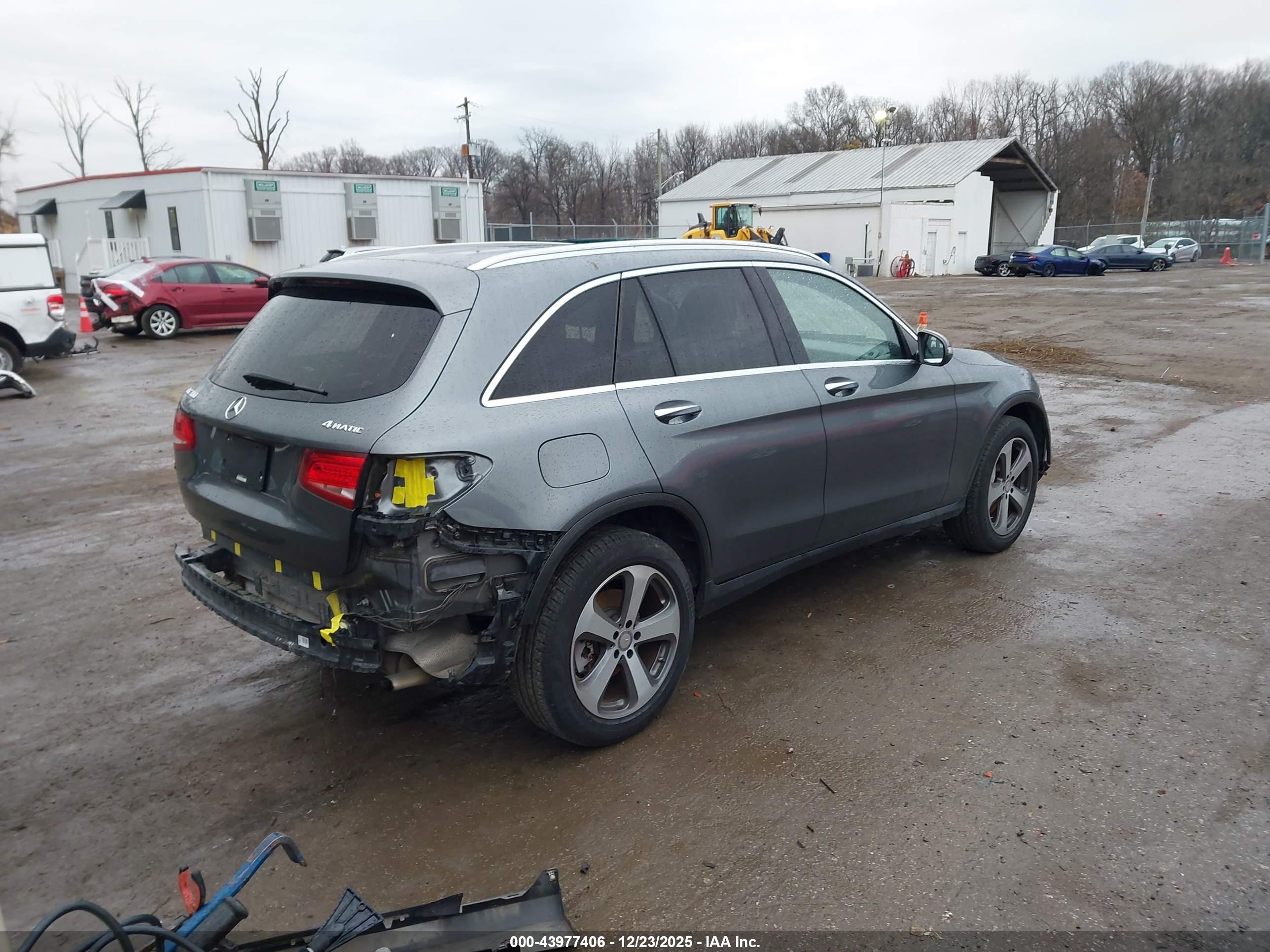 MERCEDES-BENZ GLC image 4