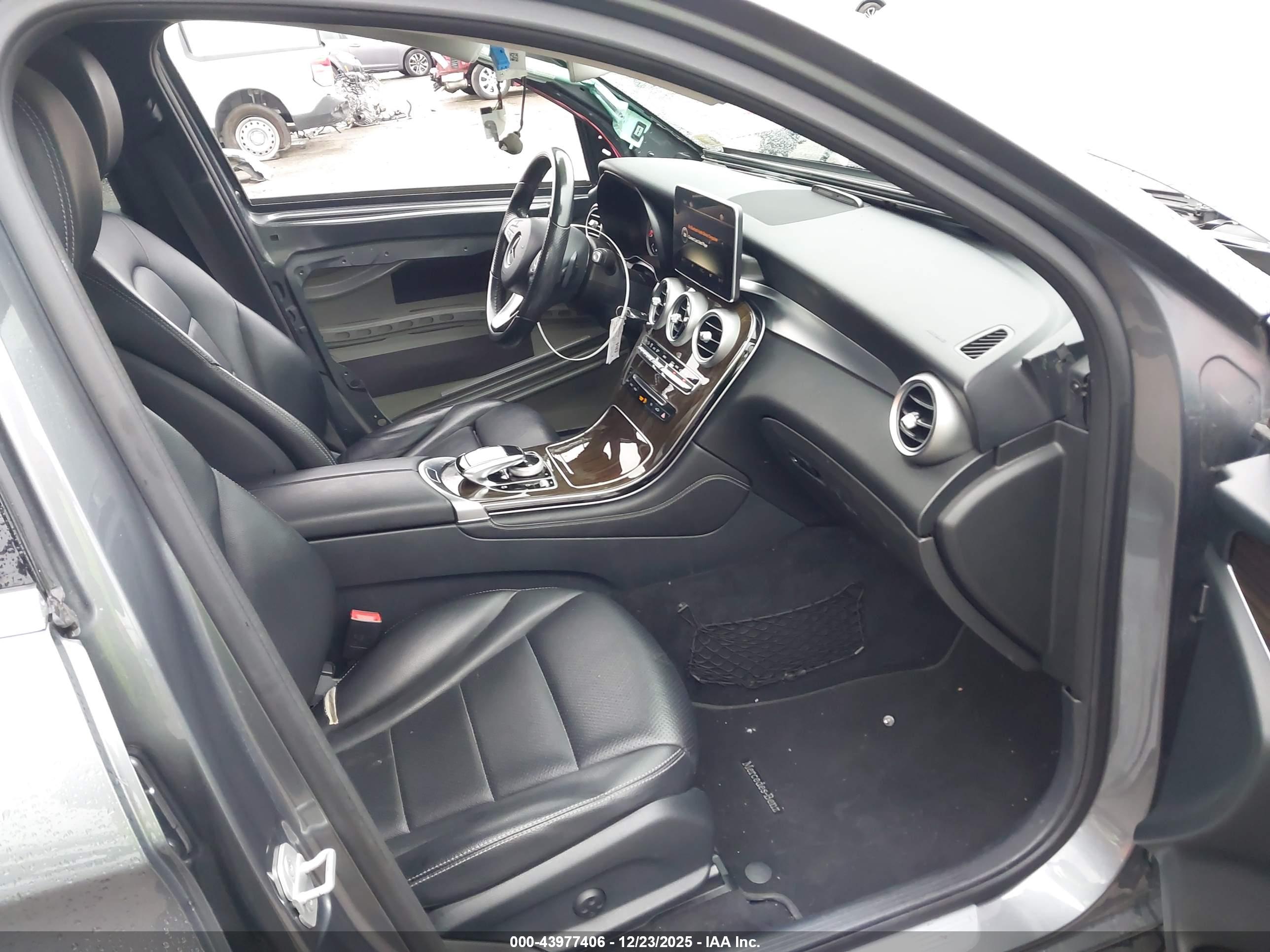 MERCEDES-BENZ GLC image 5
