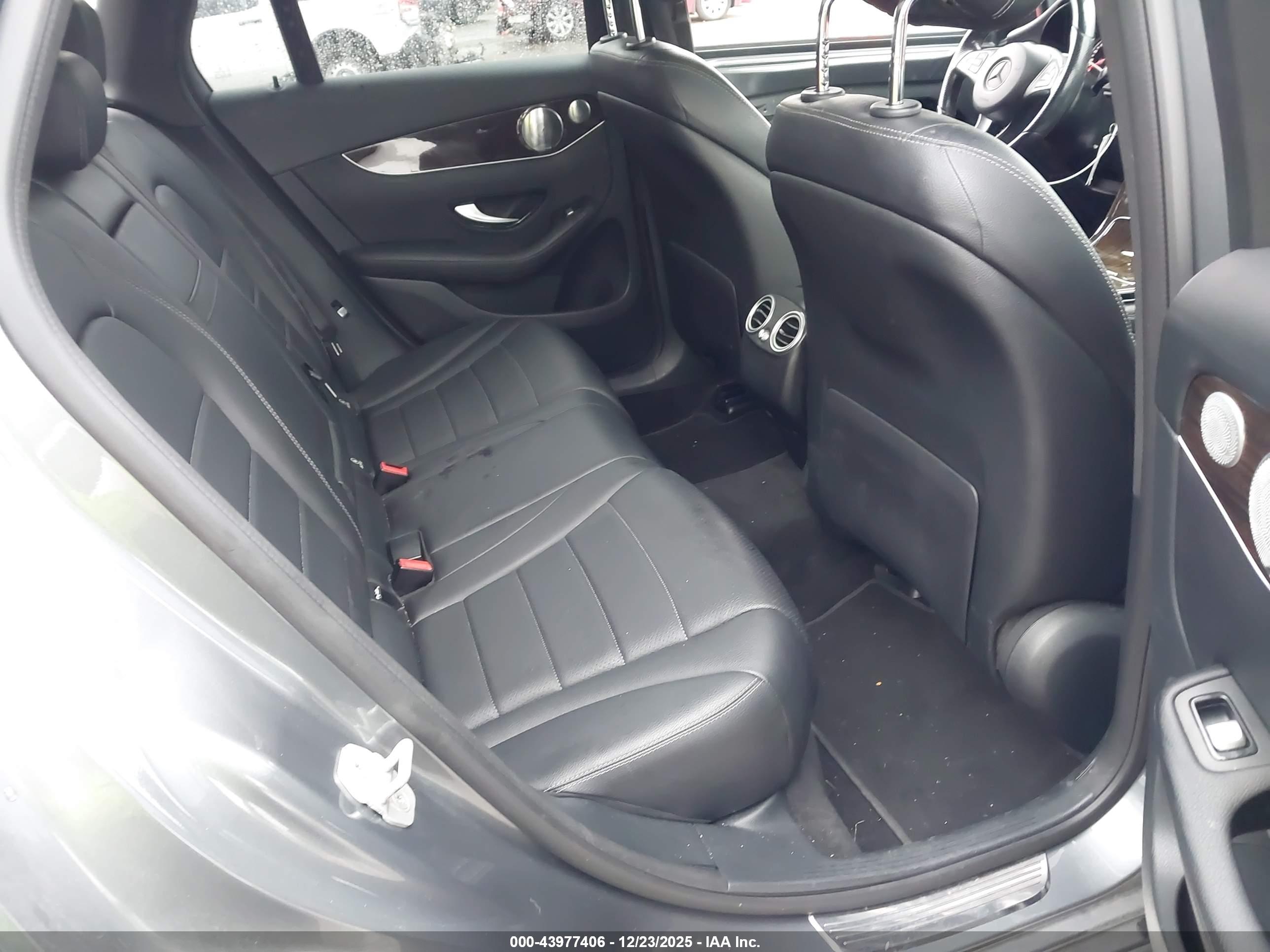 MERCEDES-BENZ GLC image 8
