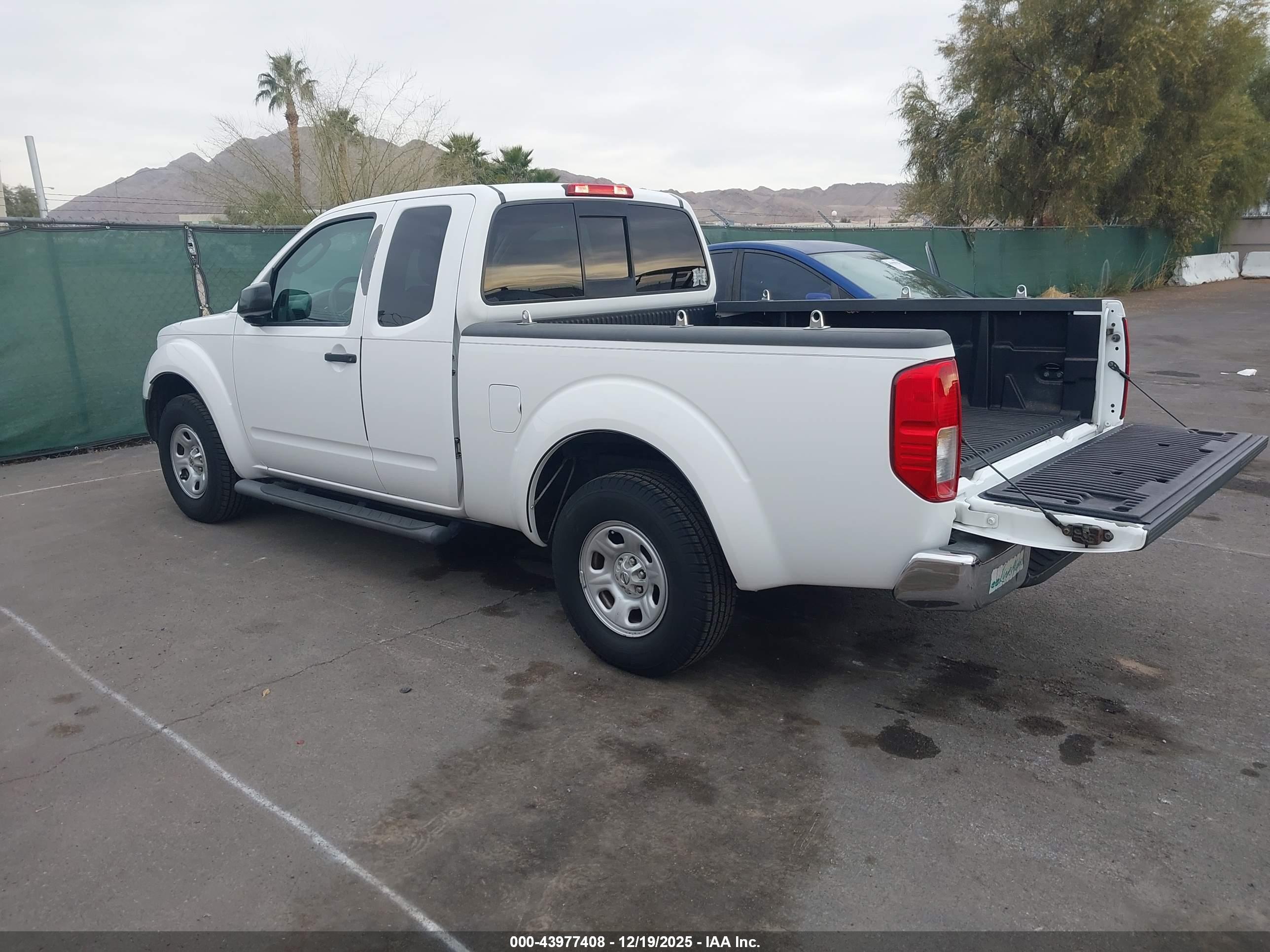 NISSAN FRONTIER image 3