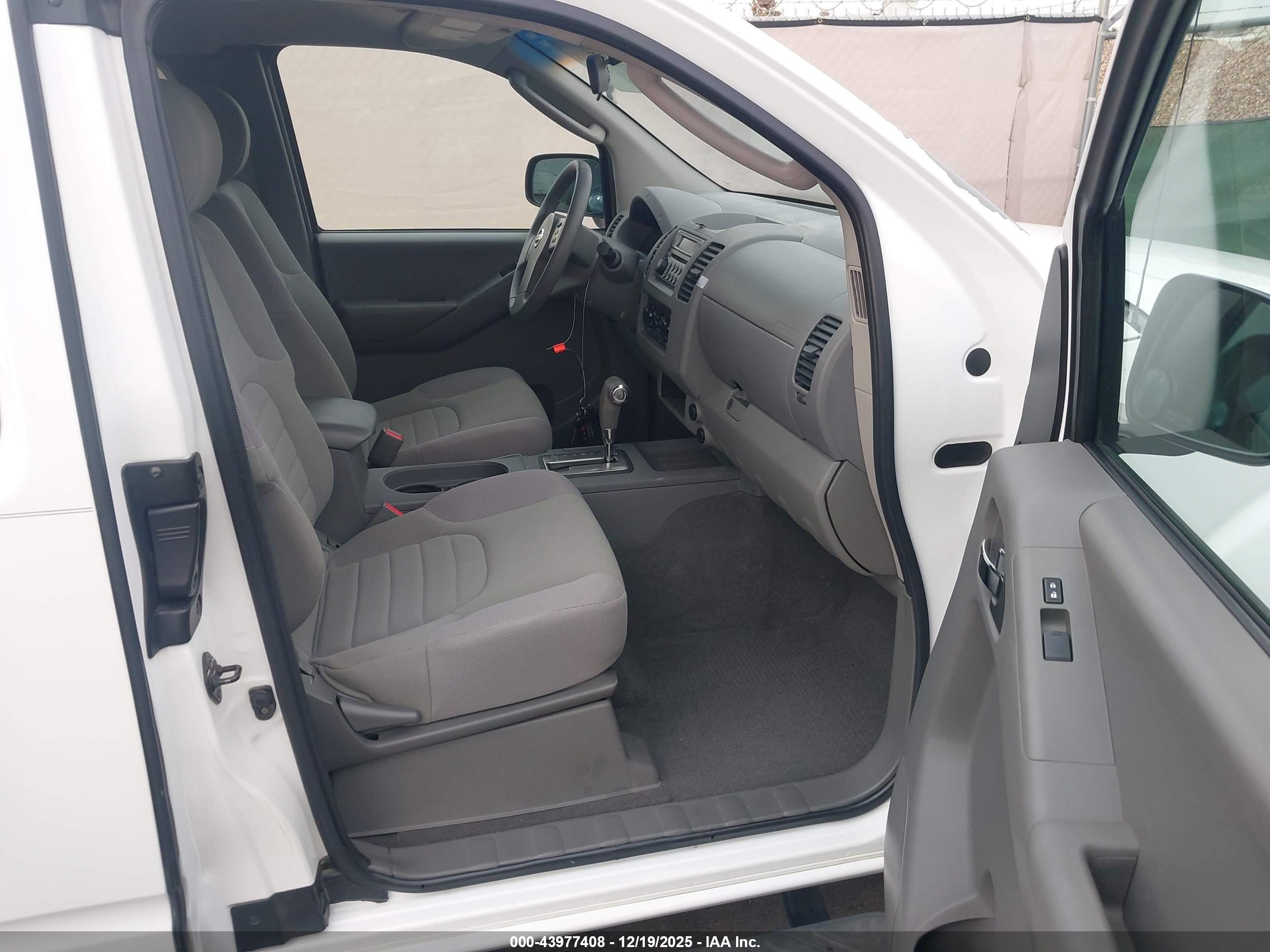 NISSAN FRONTIER image 5