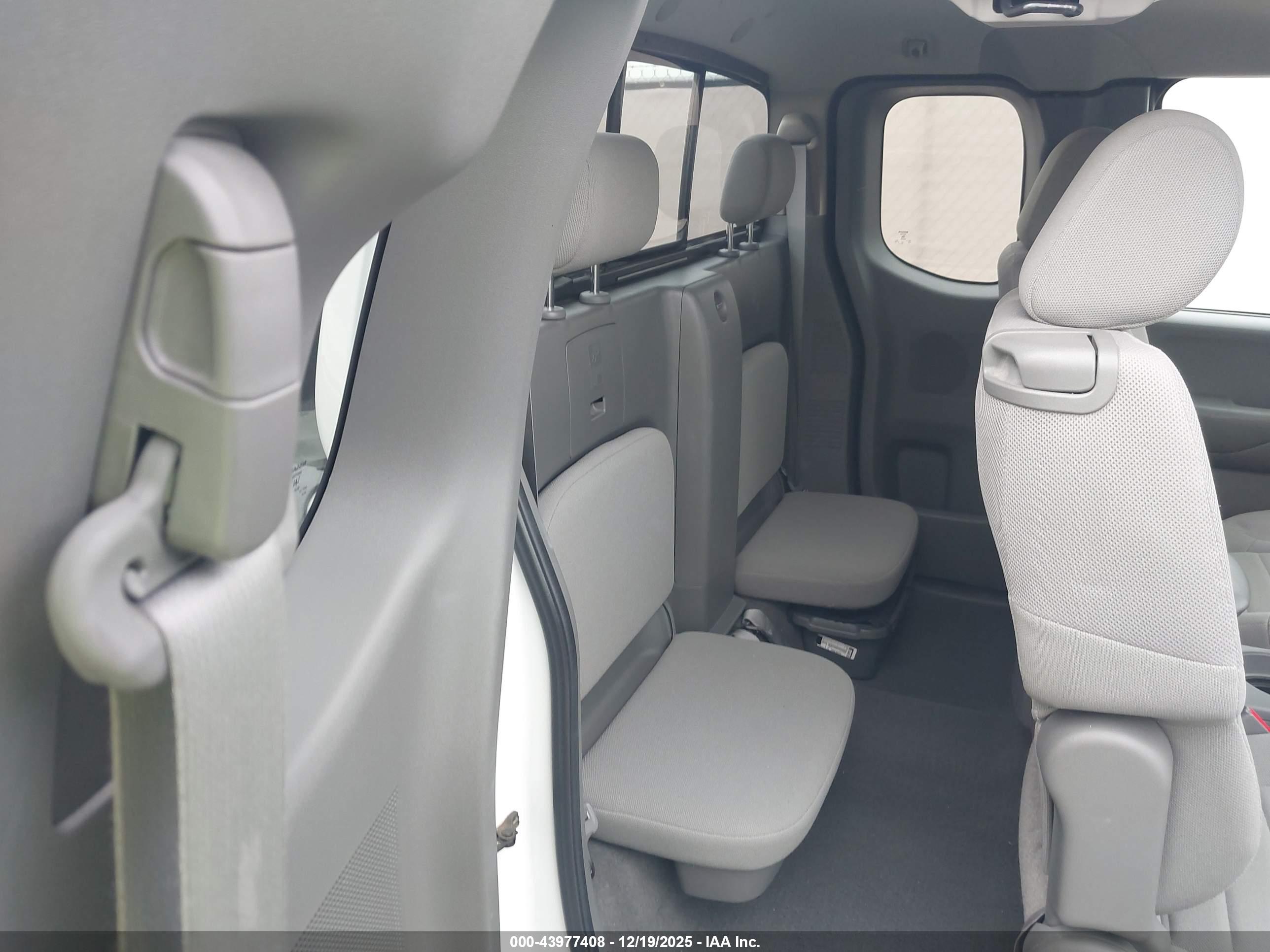 NISSAN FRONTIER image 8