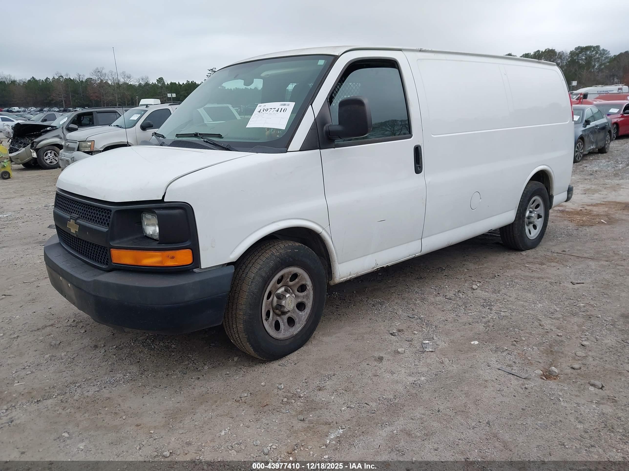 CHEVROLET EXPRESS image 2