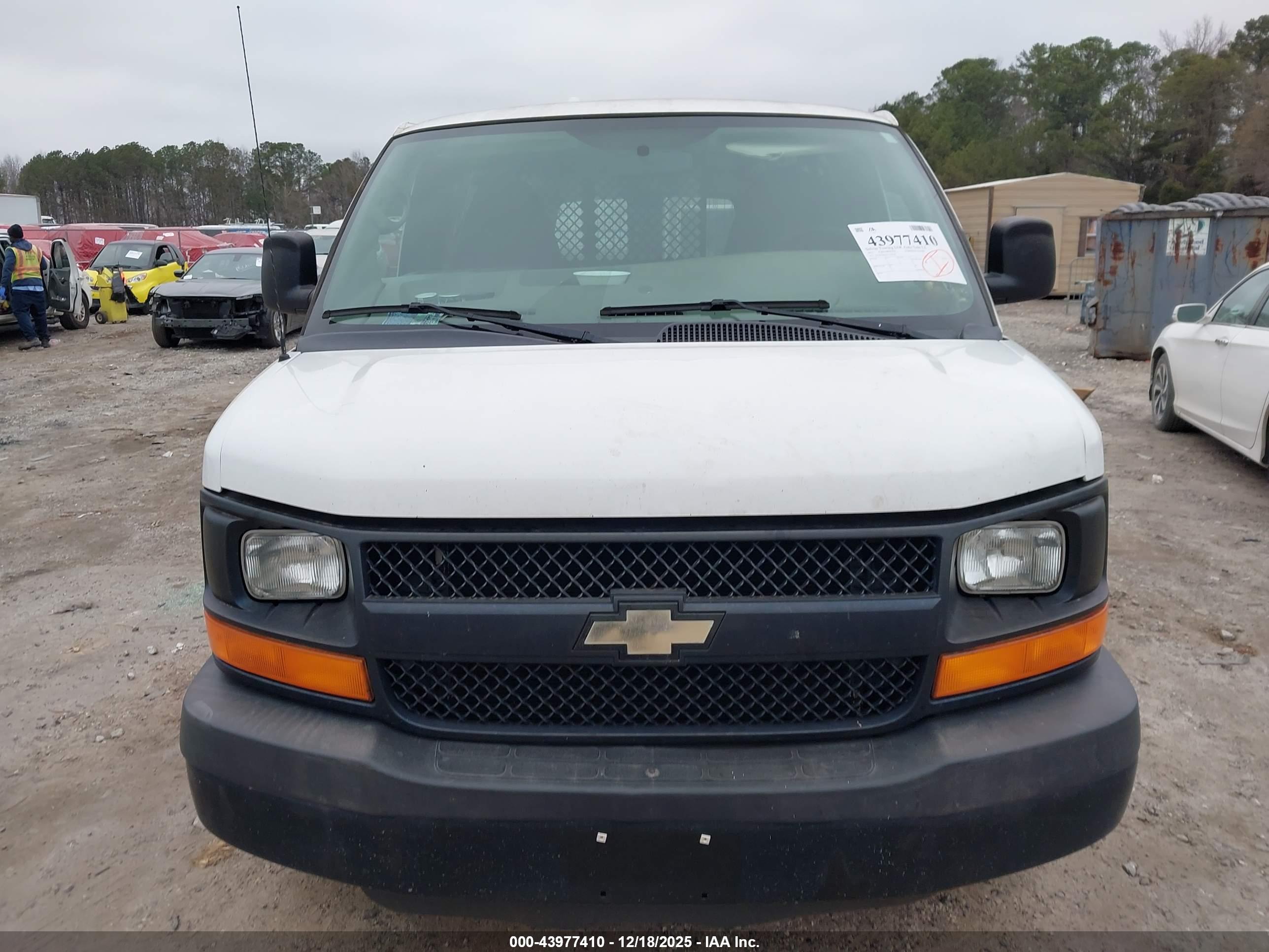 CHEVROLET EXPRESS image 6